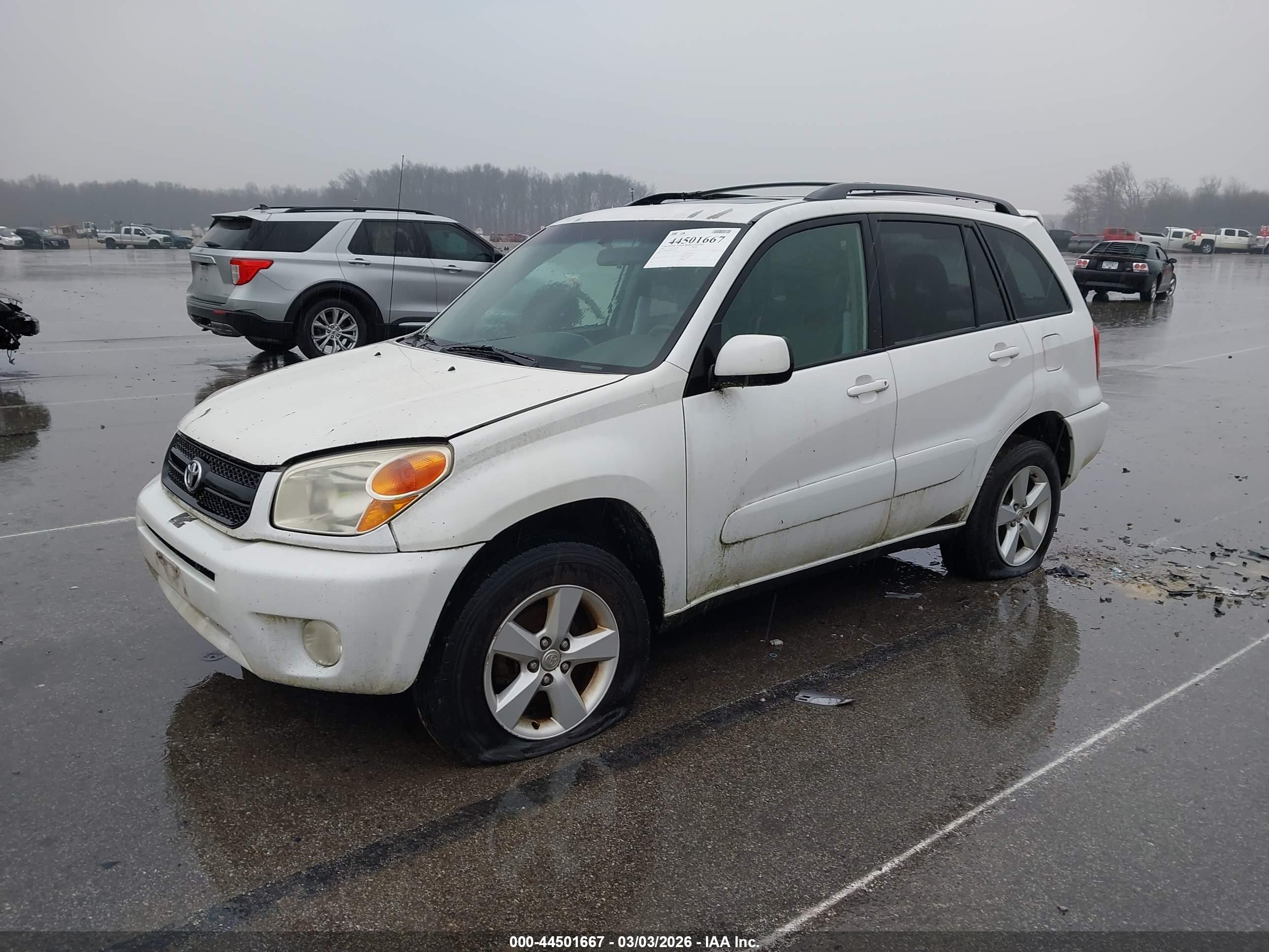 TOYOTA RAV4 image 2