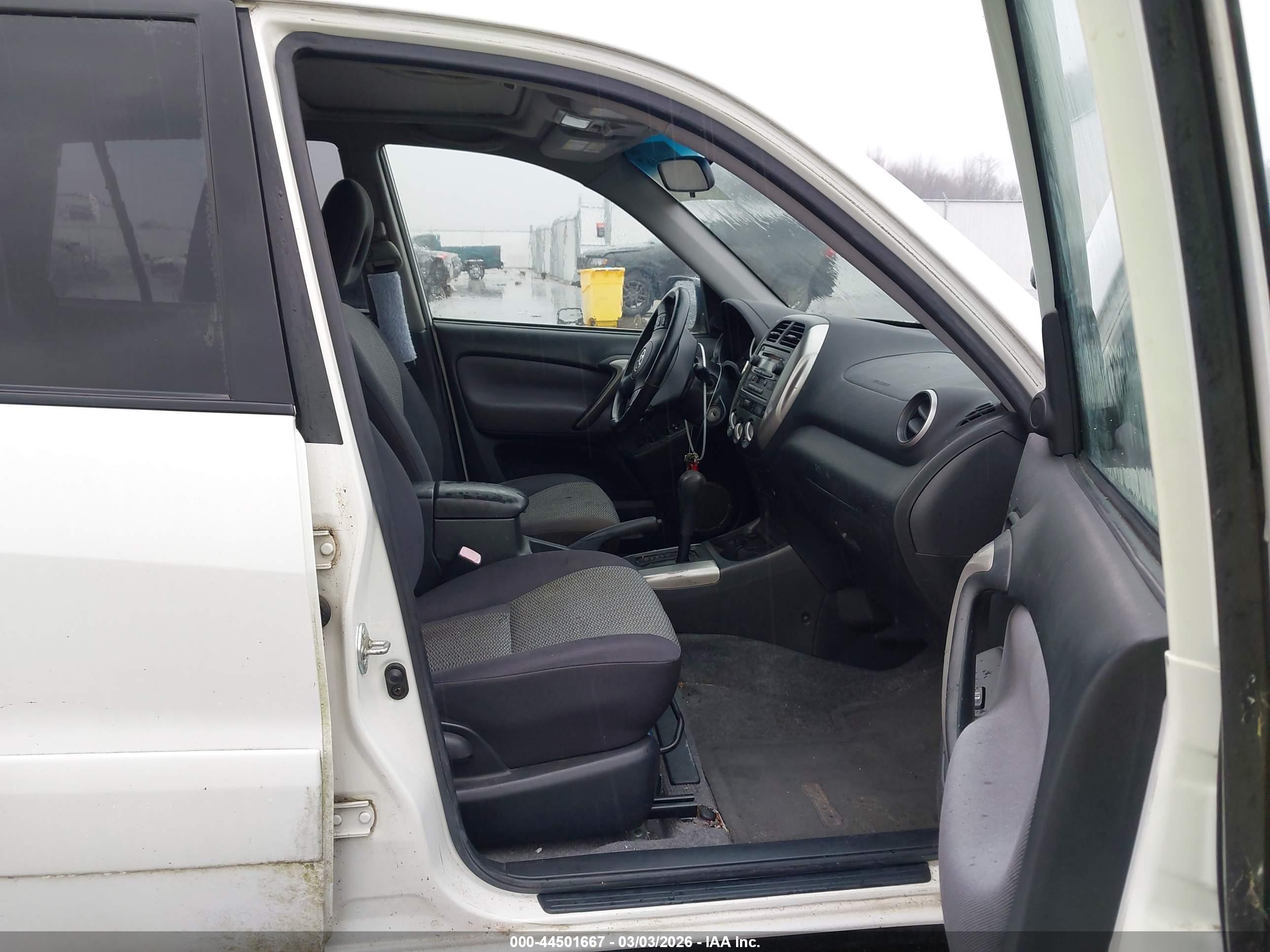 TOYOTA RAV4 image 5
