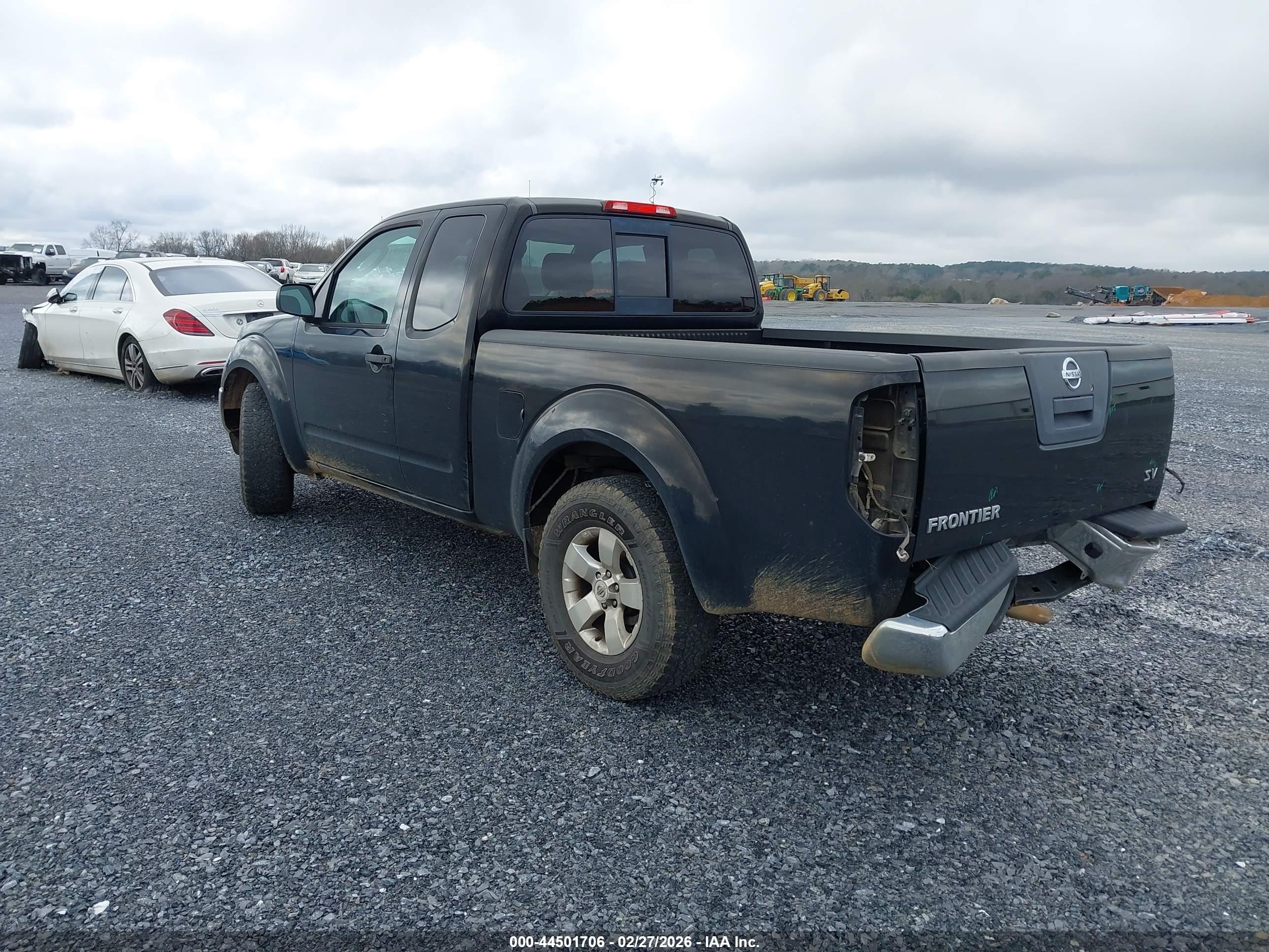 NISSAN FRONTIER image 3
