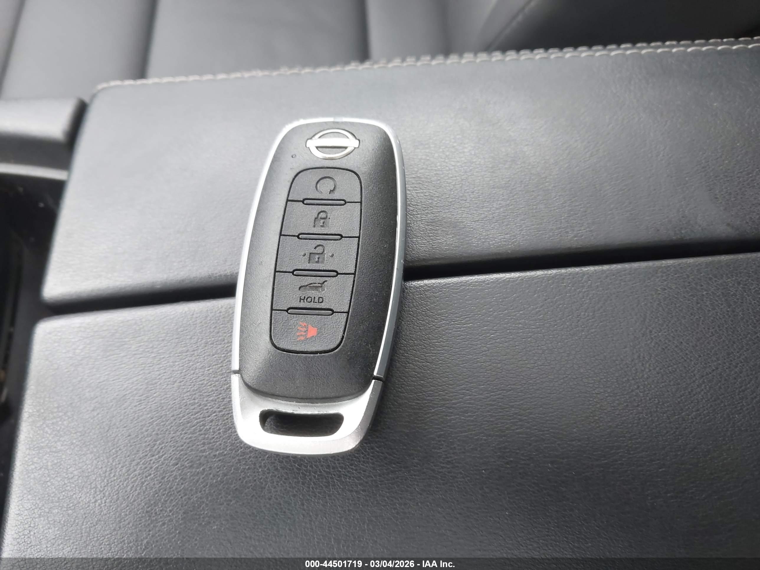 NISSAN ROGUE image 11