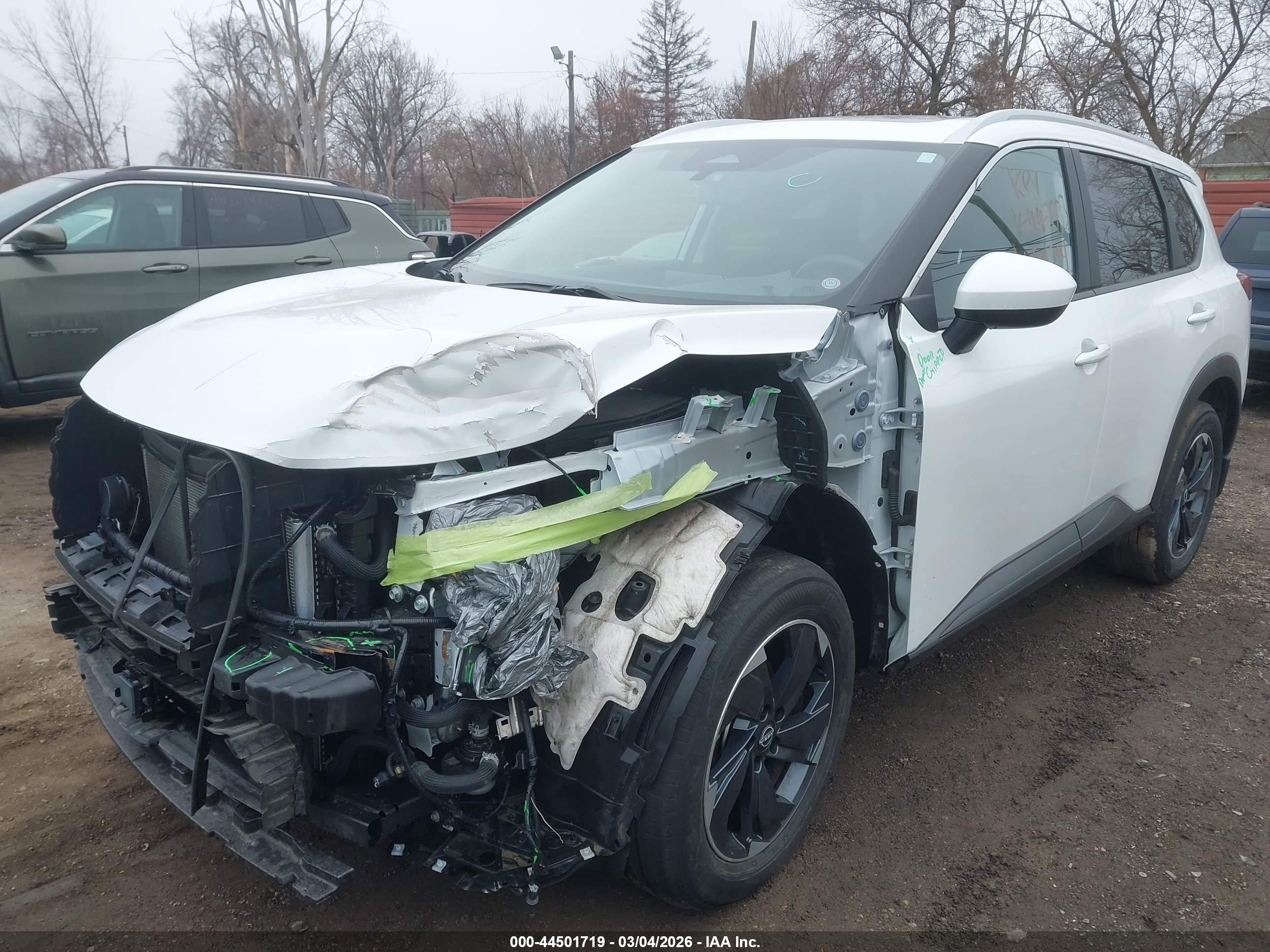 NISSAN ROGUE image 2