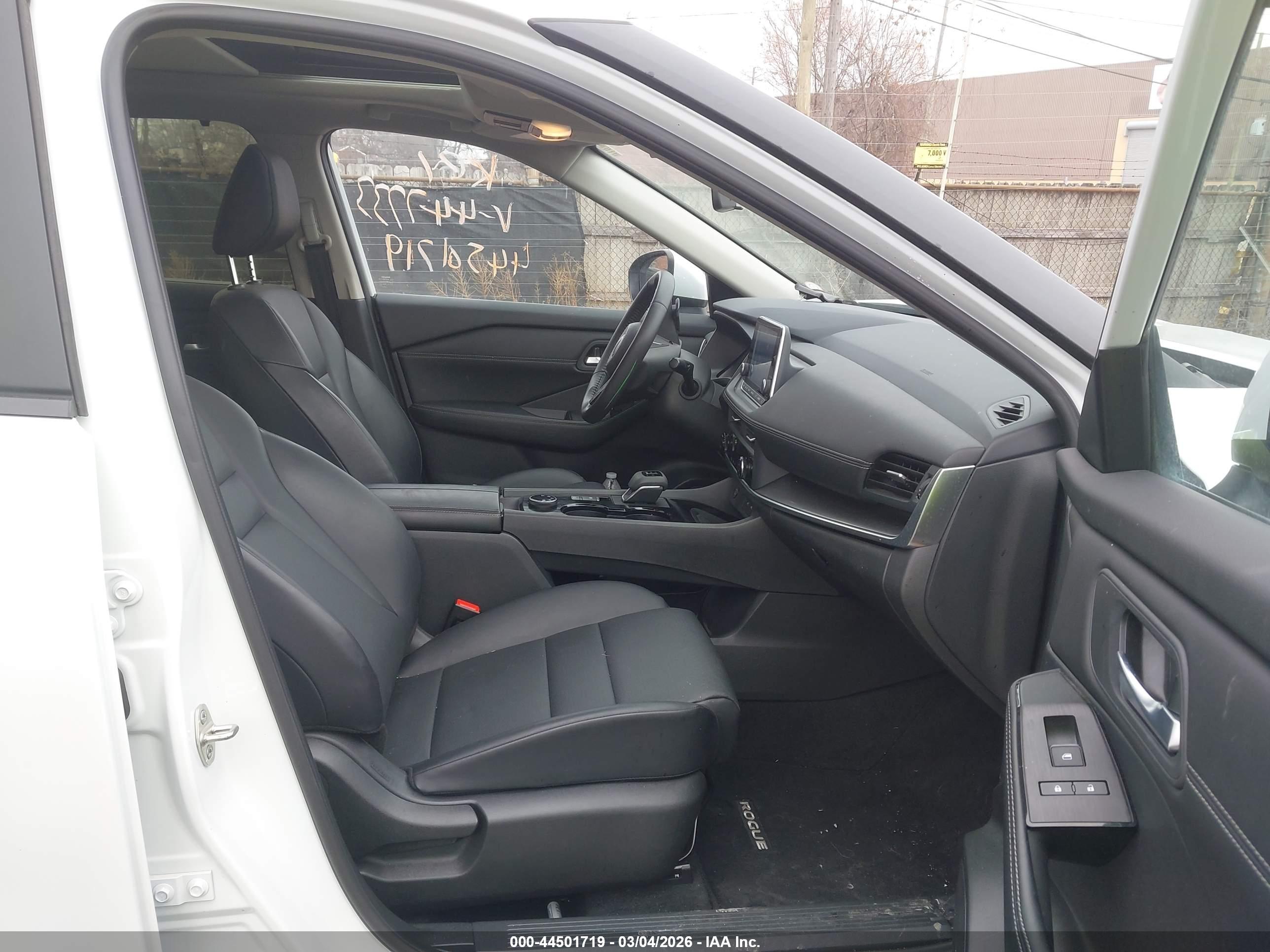 NISSAN ROGUE image 5