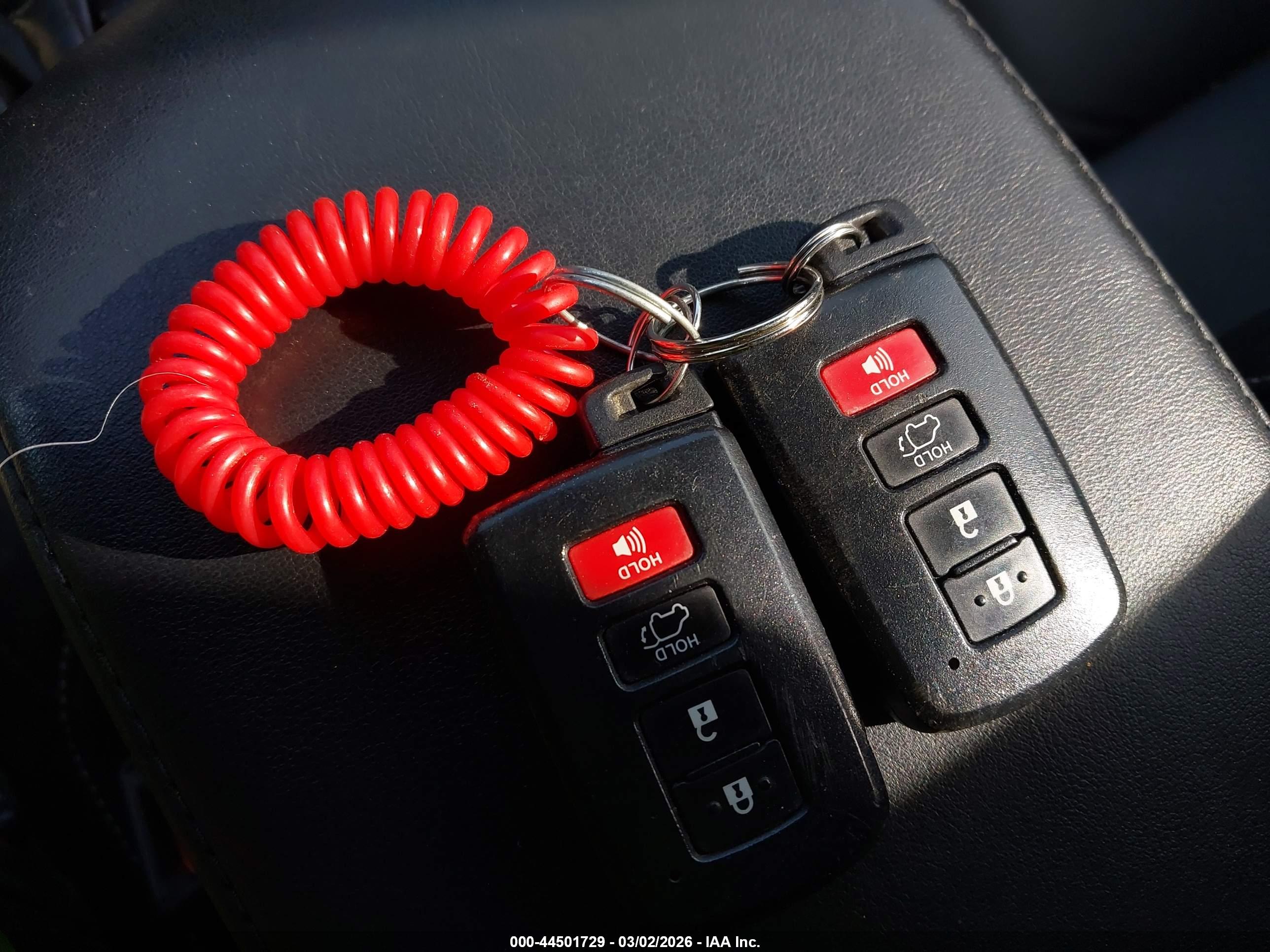 TOYOTA RAV4 image 11