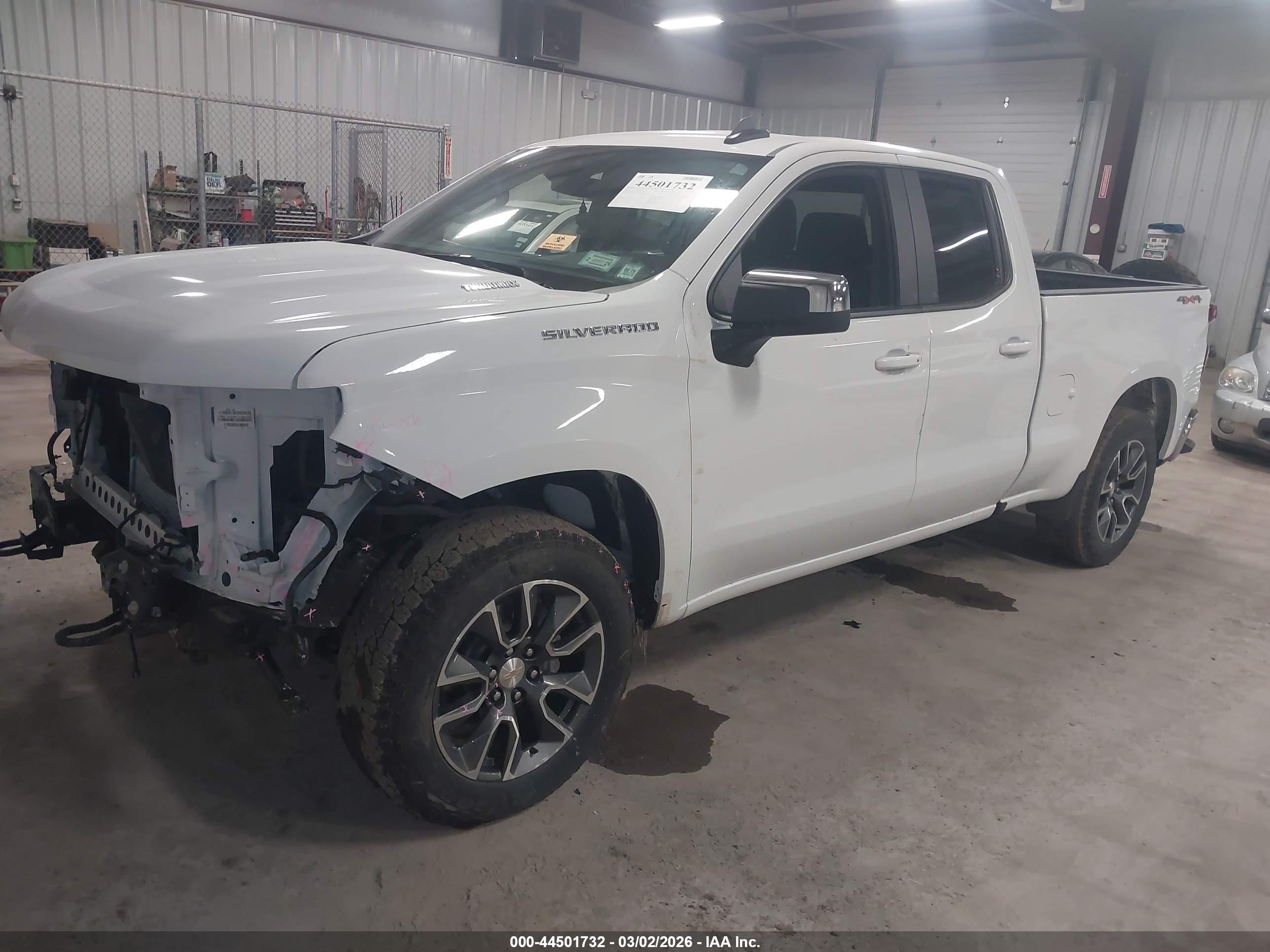 CHEVROLET SILVERADO image 2