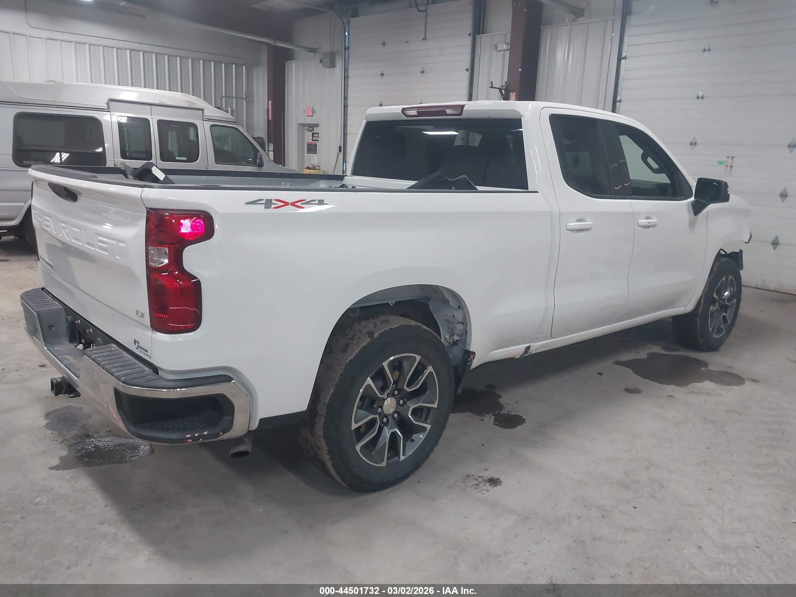 CHEVROLET SILVERADO image 4