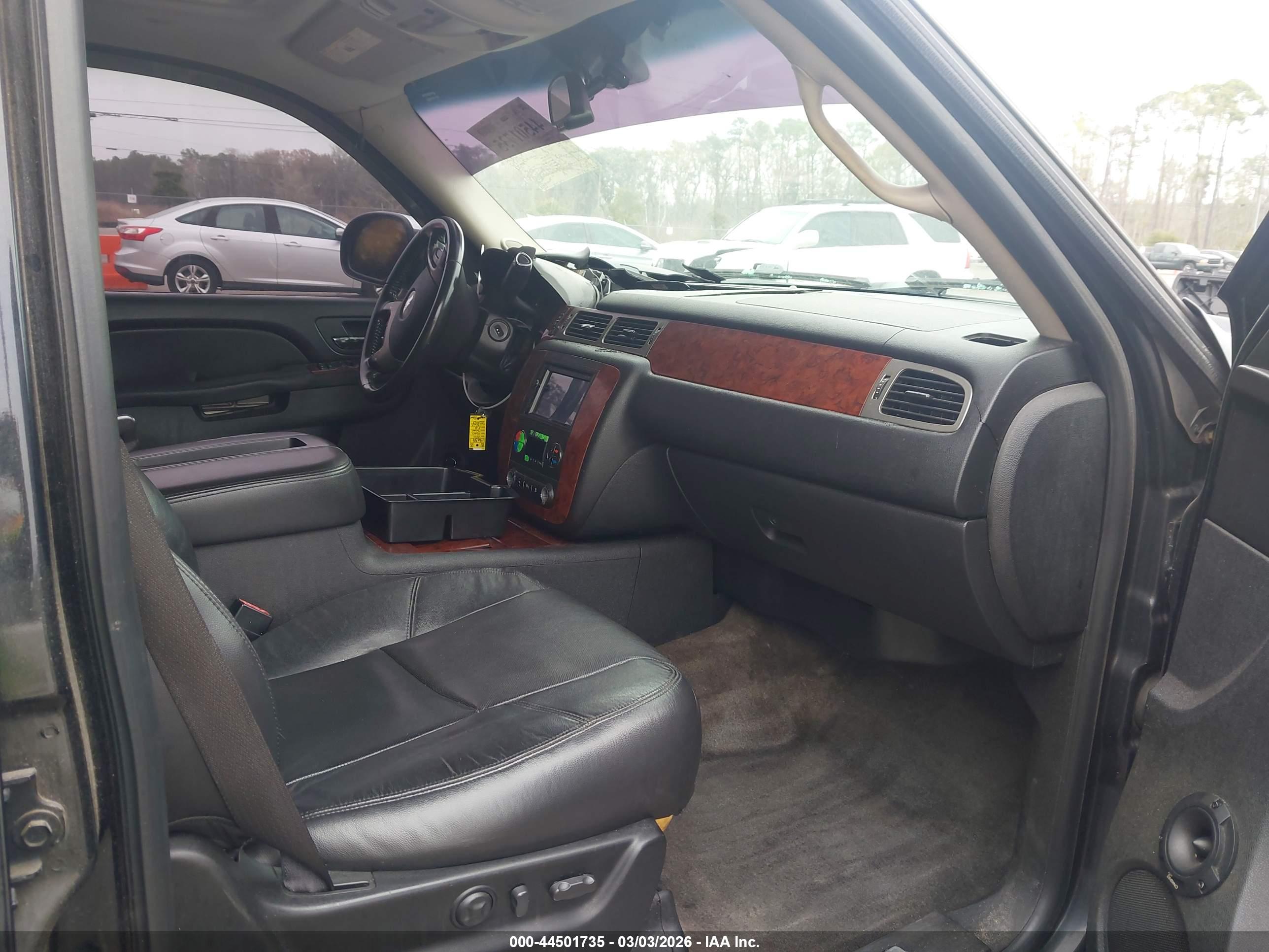 CHEVROLET TAHOE image 5