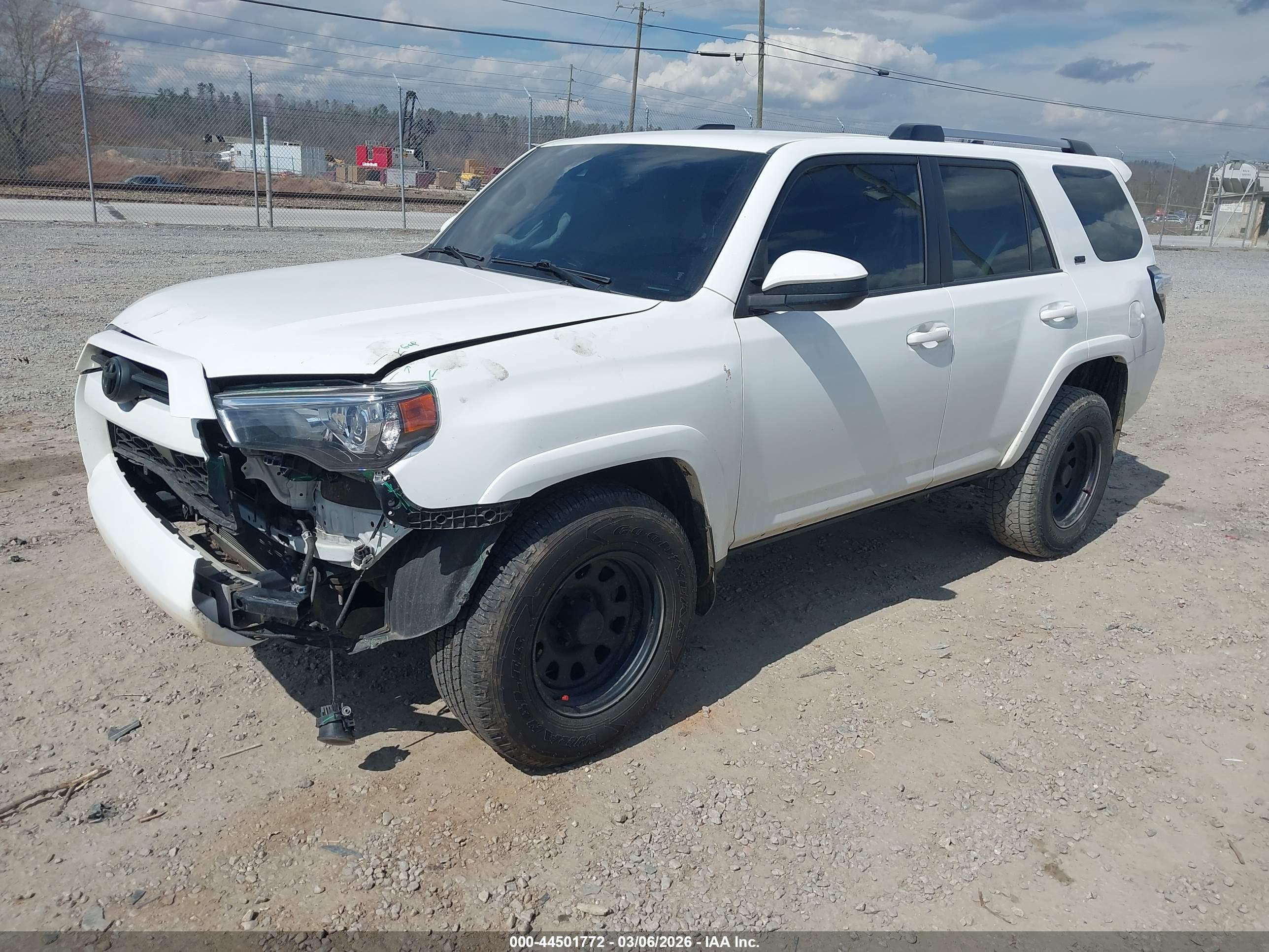 TOYOTA 4RUNNER image 2