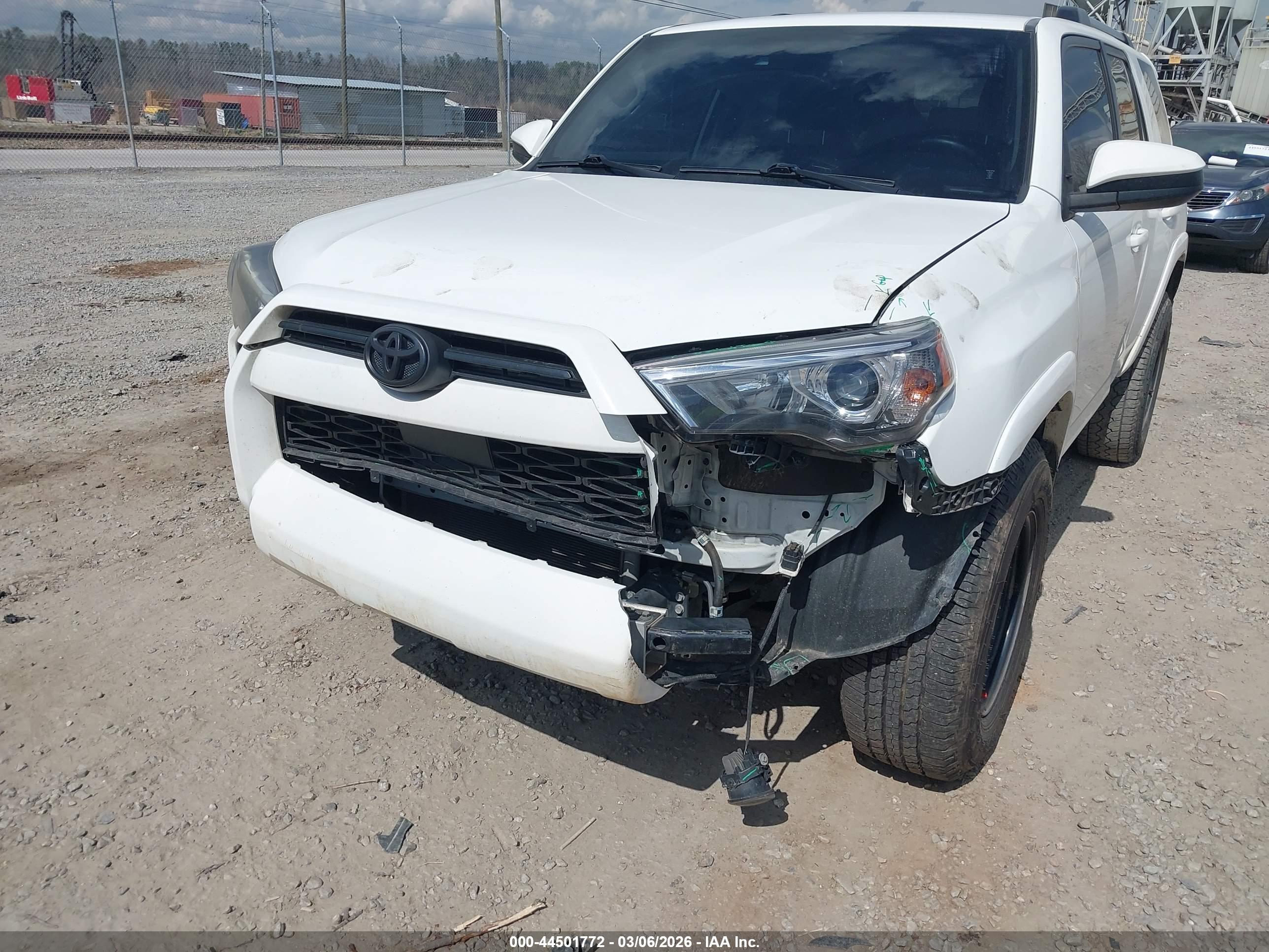TOYOTA 4RUNNER image 6