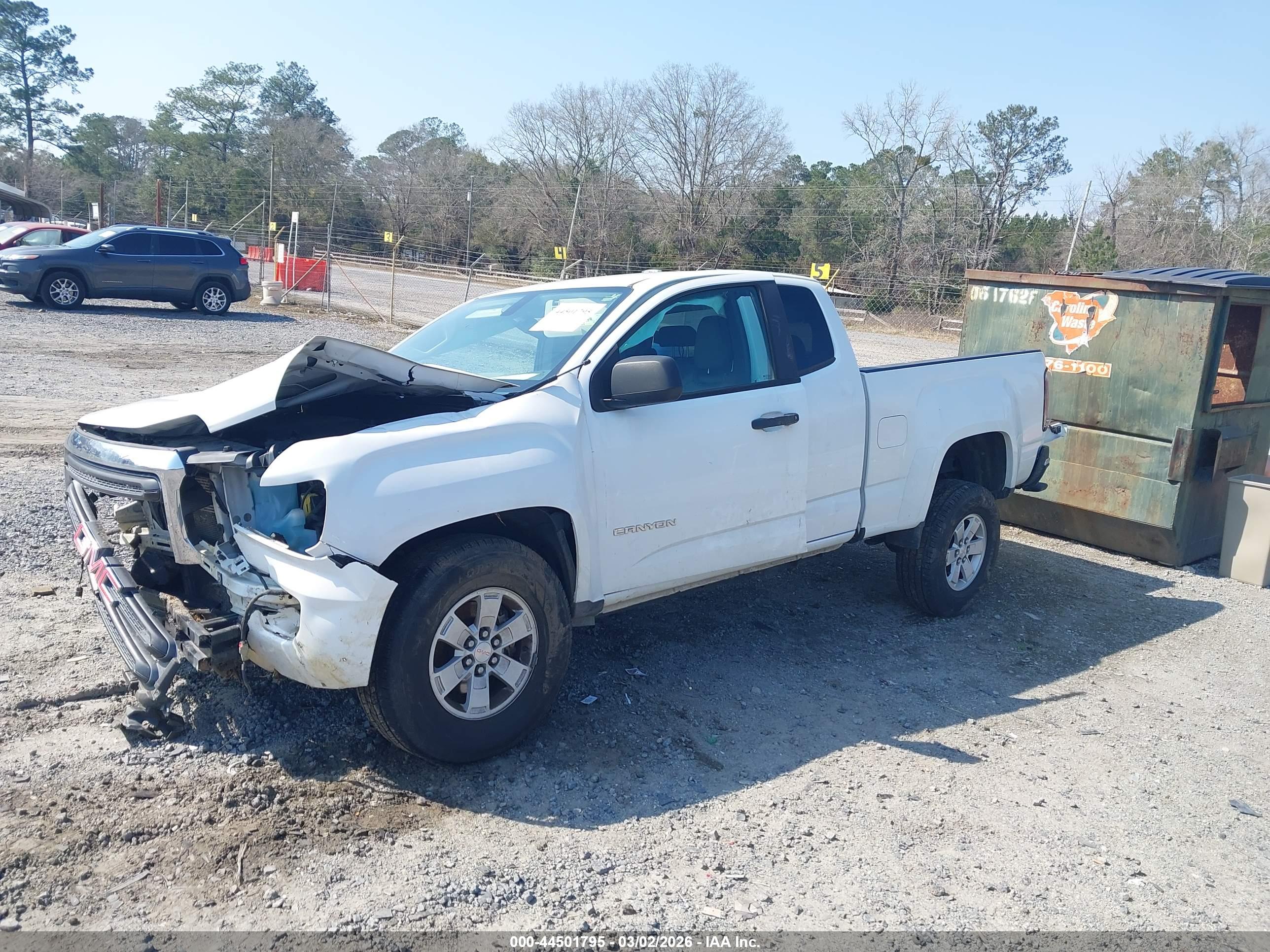 GMC CANYON image 2