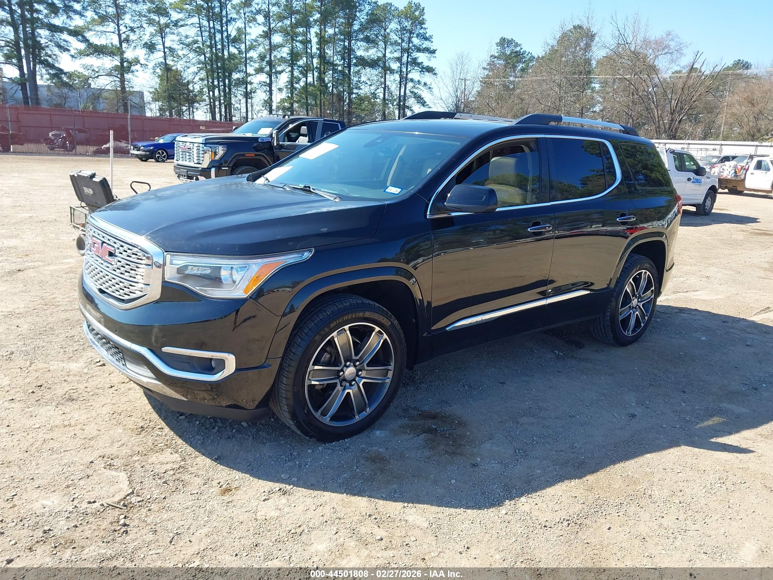 GMC ACADIA image 2