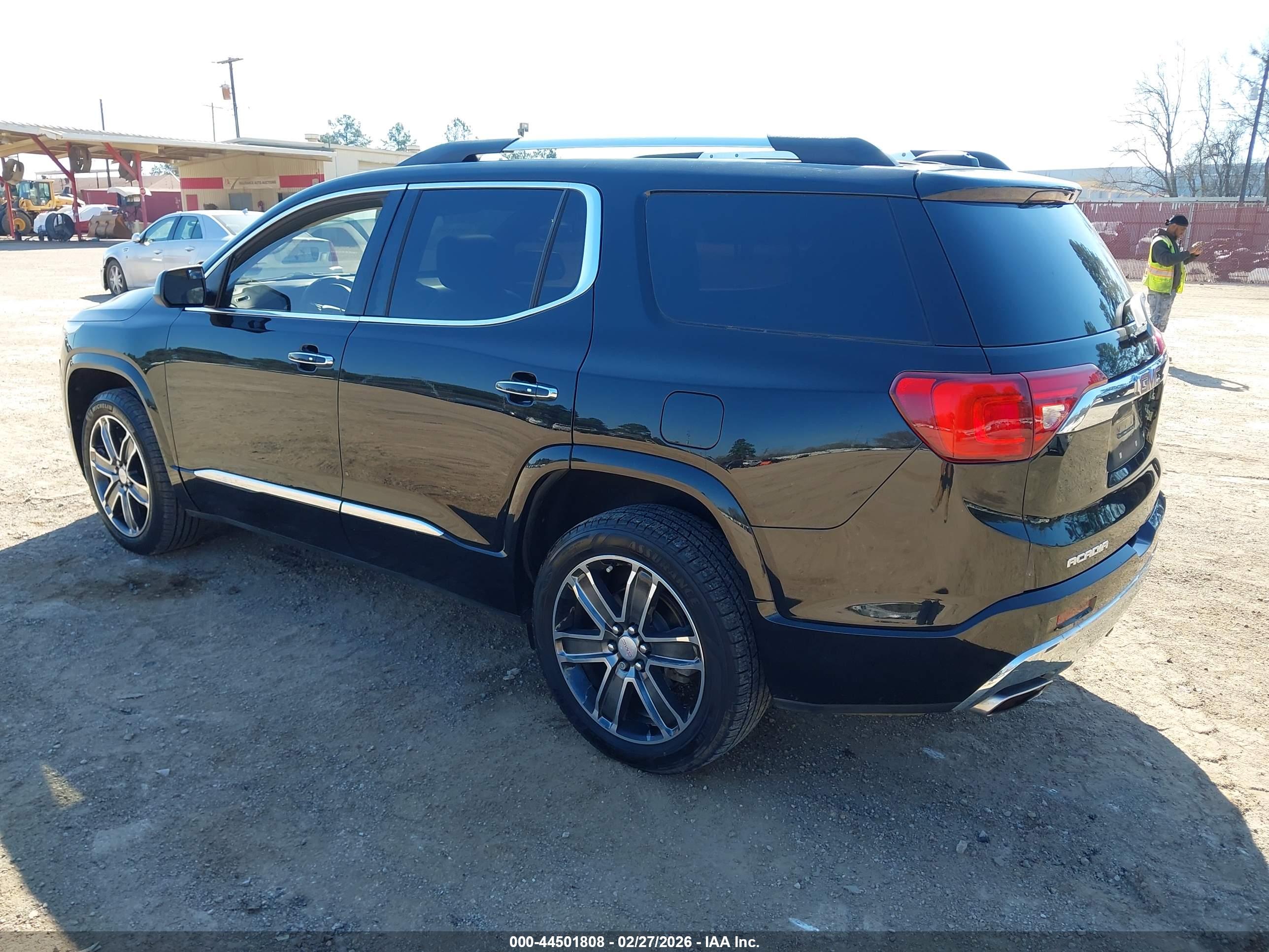 GMC ACADIA image 3