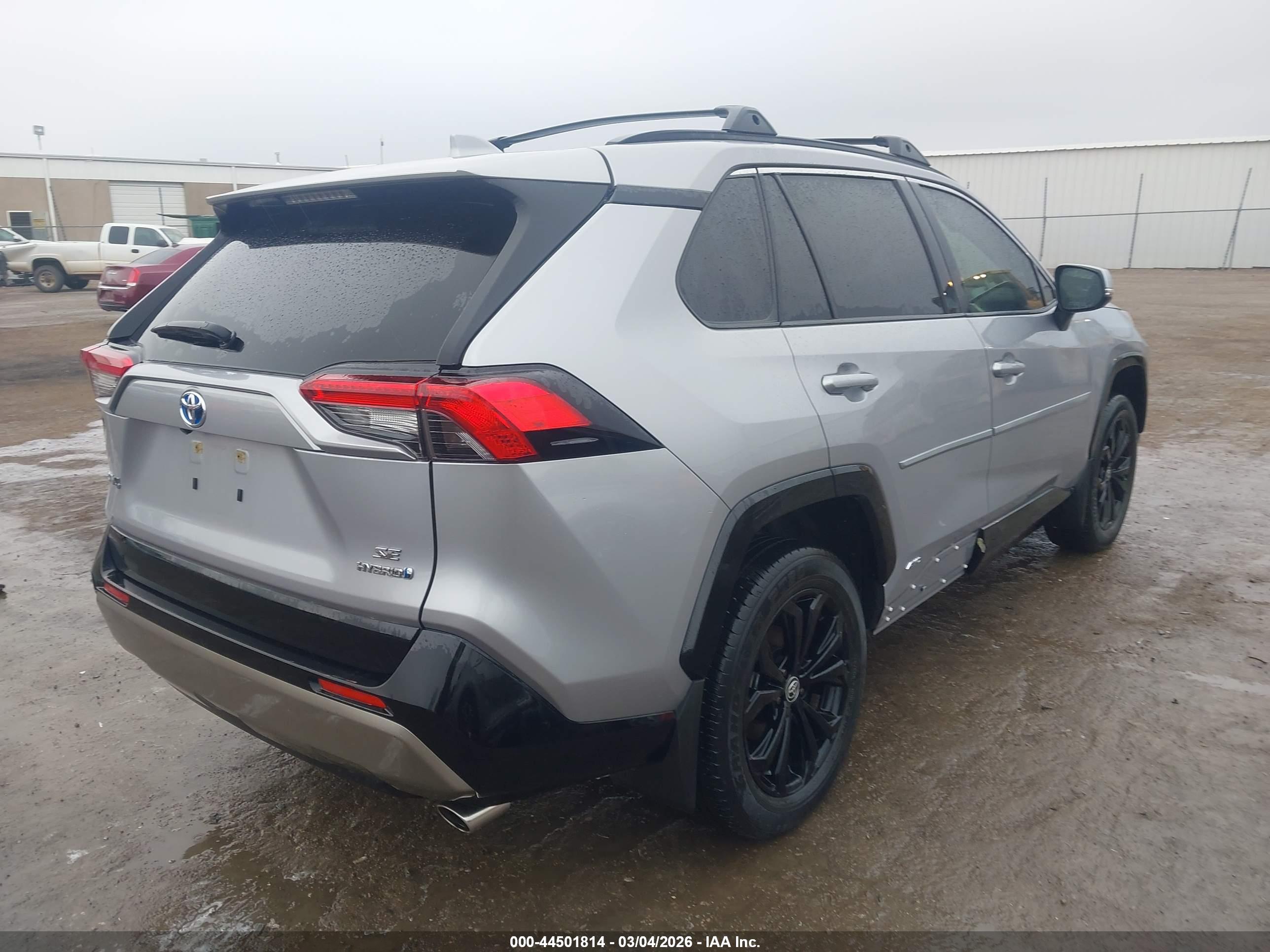 TOYOTA RAV4 image 4