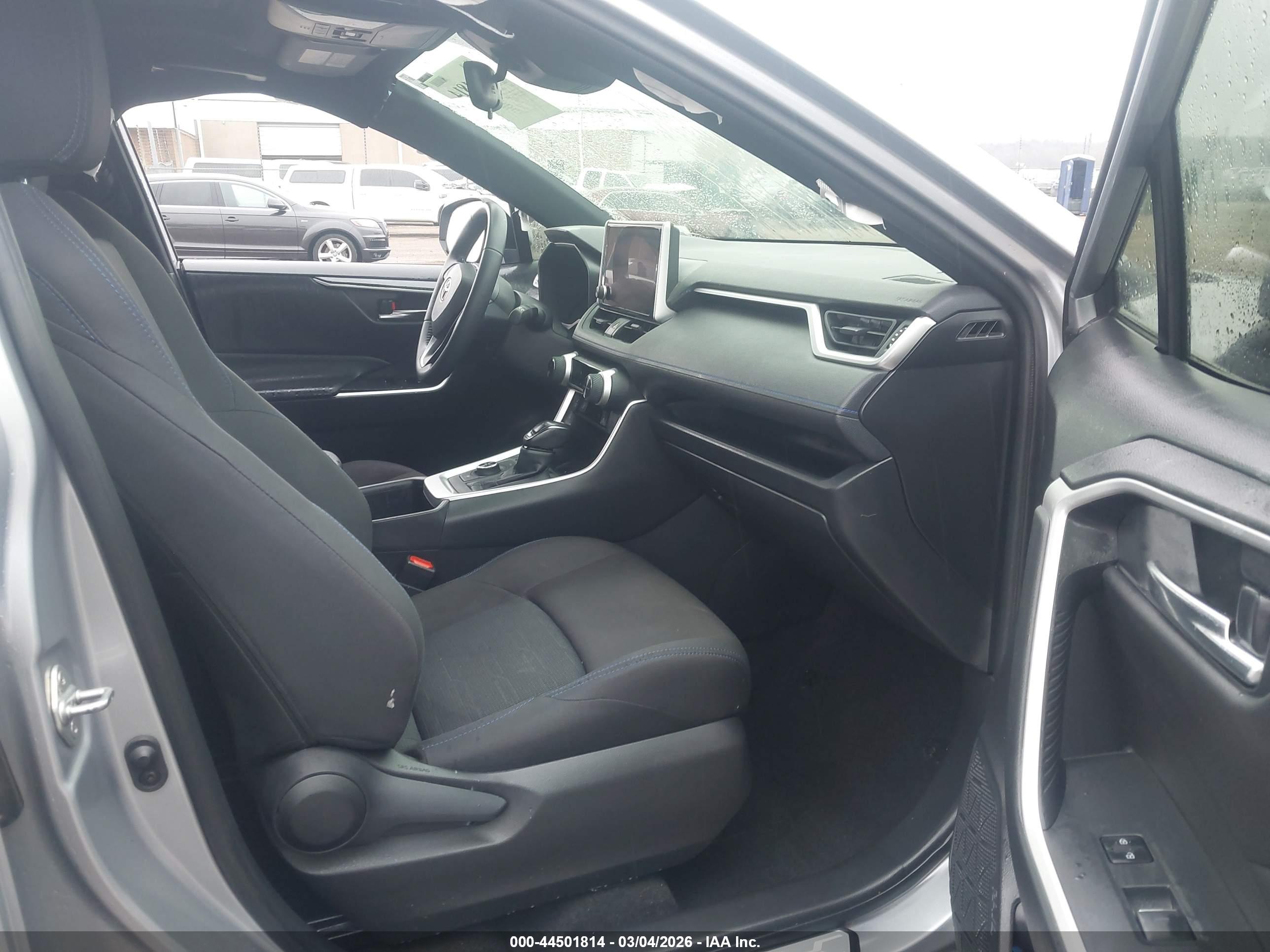 TOYOTA RAV4 image 5