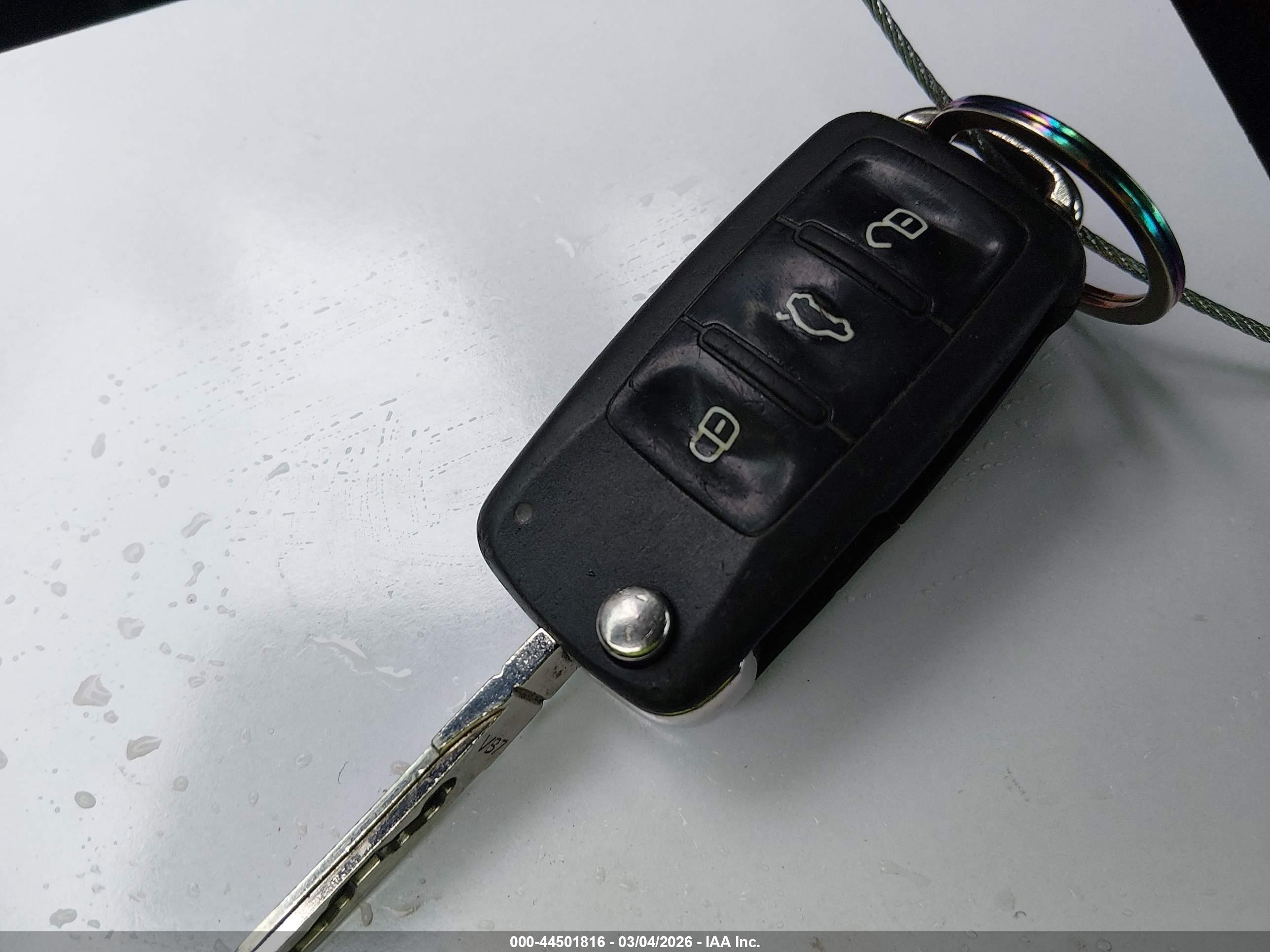 VOLKSWAGEN BEETLE image 11