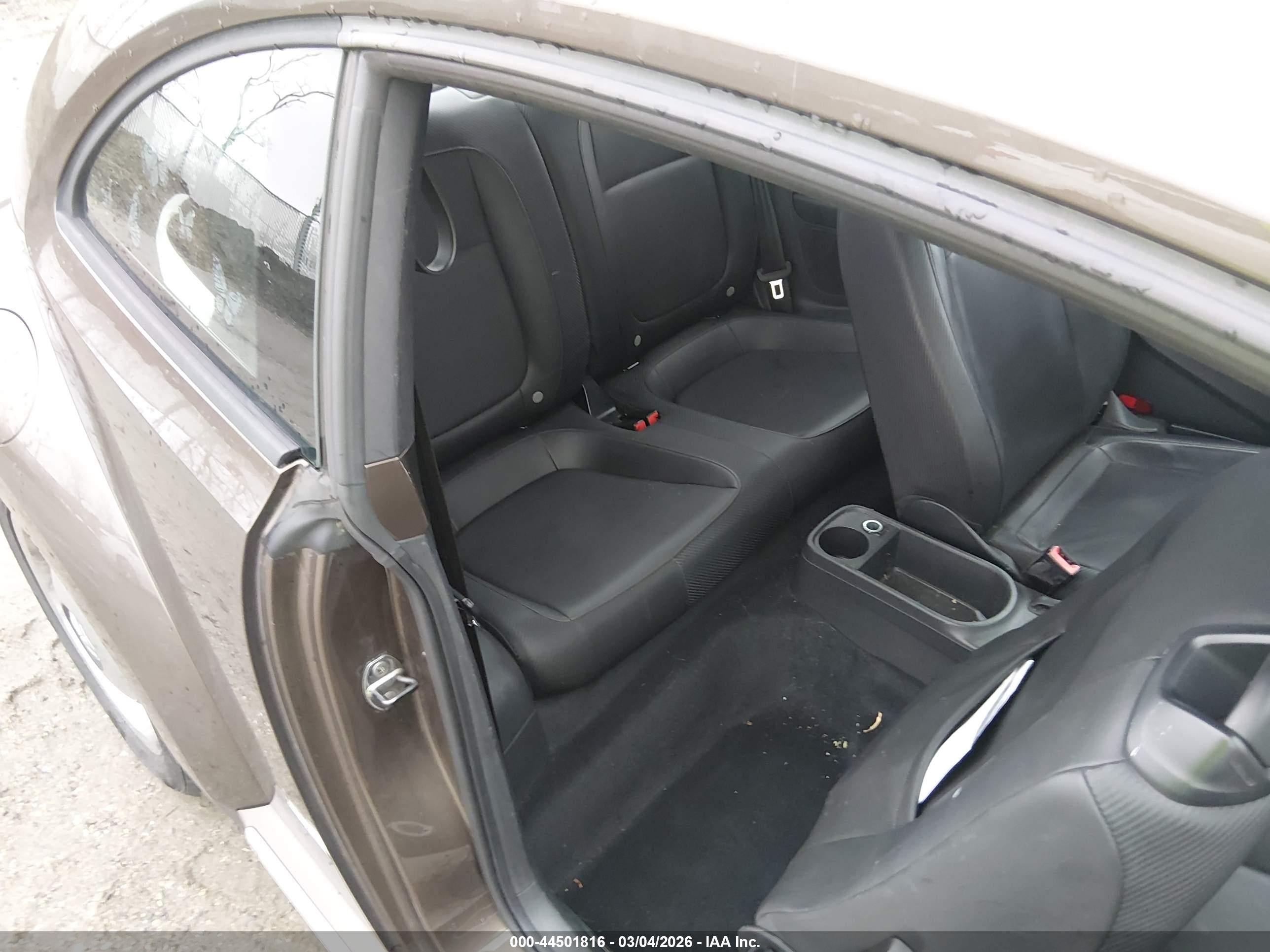 VOLKSWAGEN BEETLE image 8