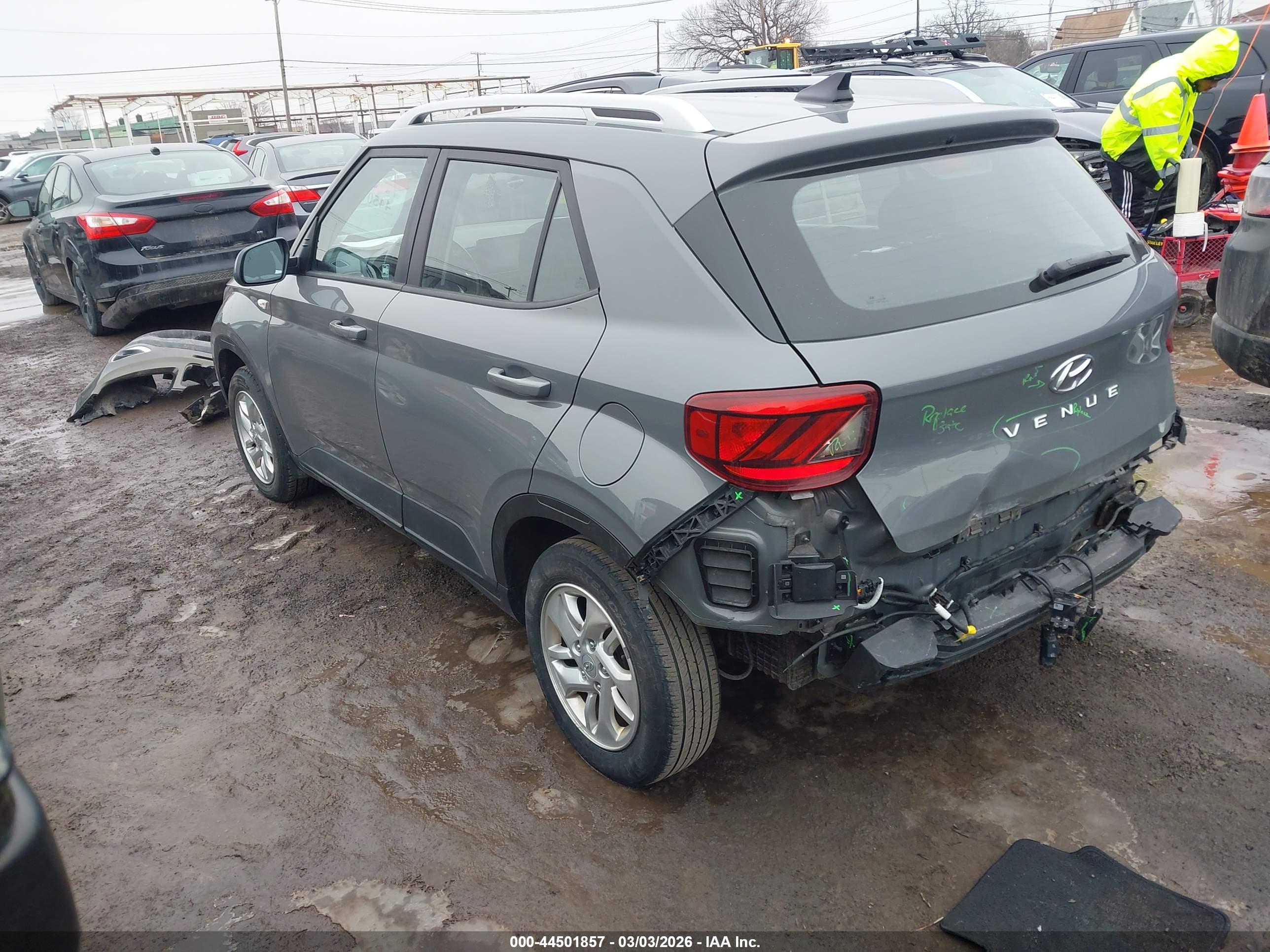 HYUNDAI VENUE image 3