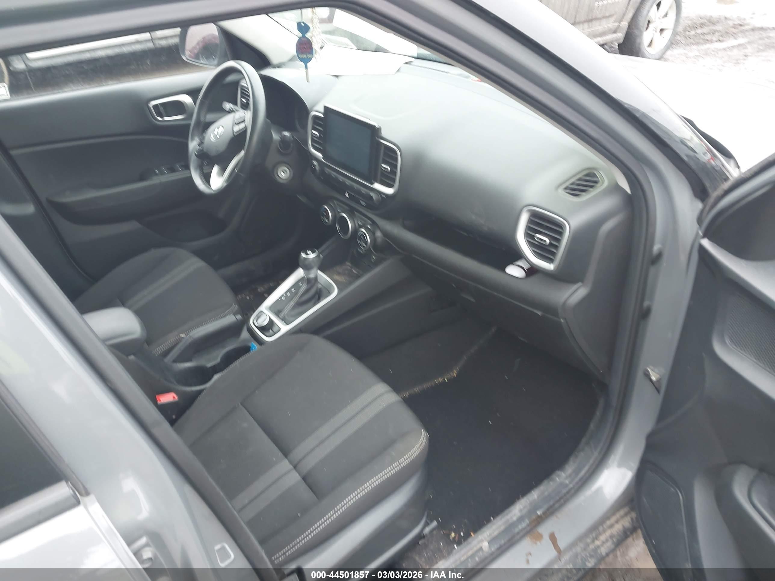 HYUNDAI VENUE image 5