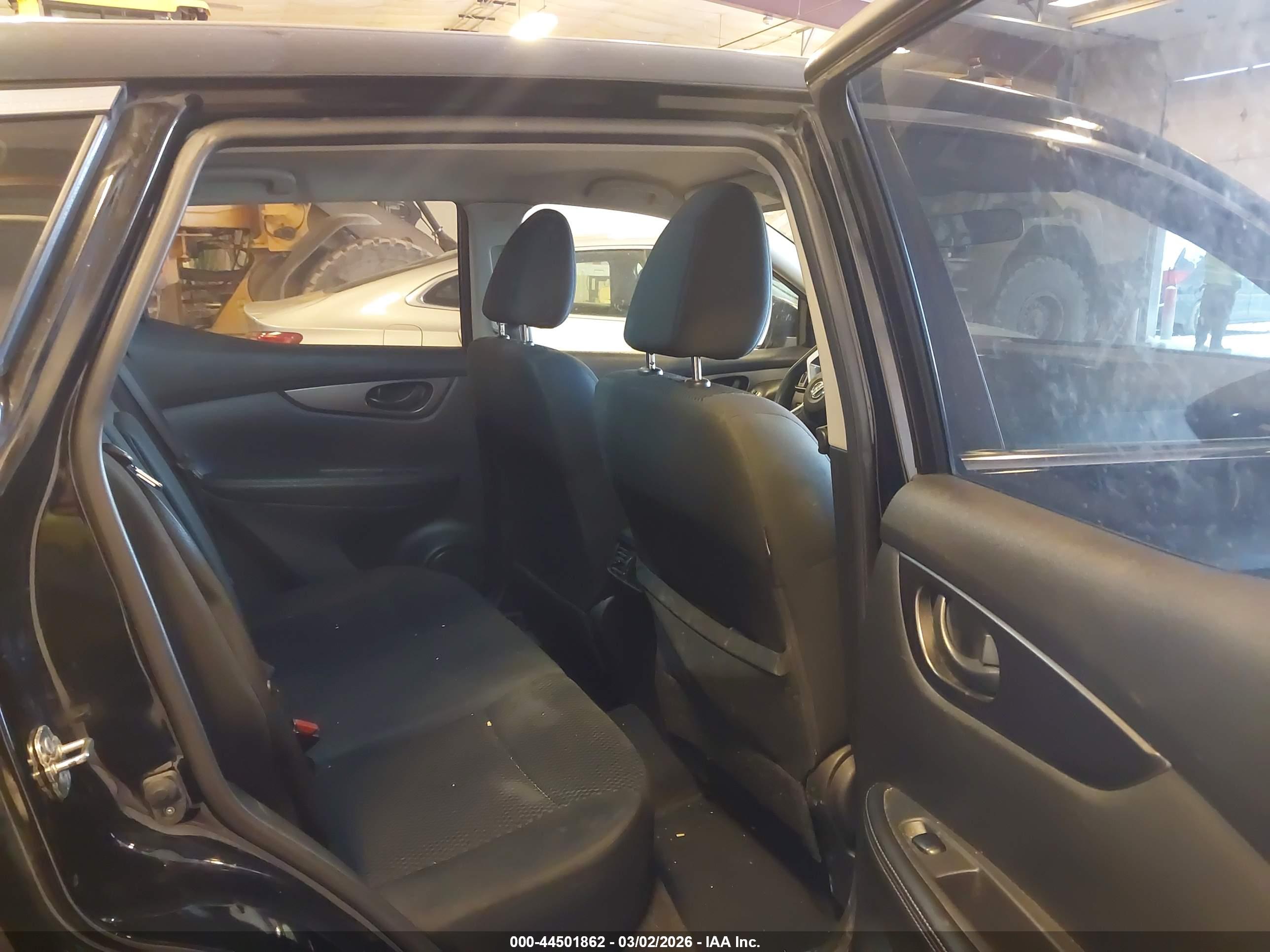 NISSAN ROGUE image 8