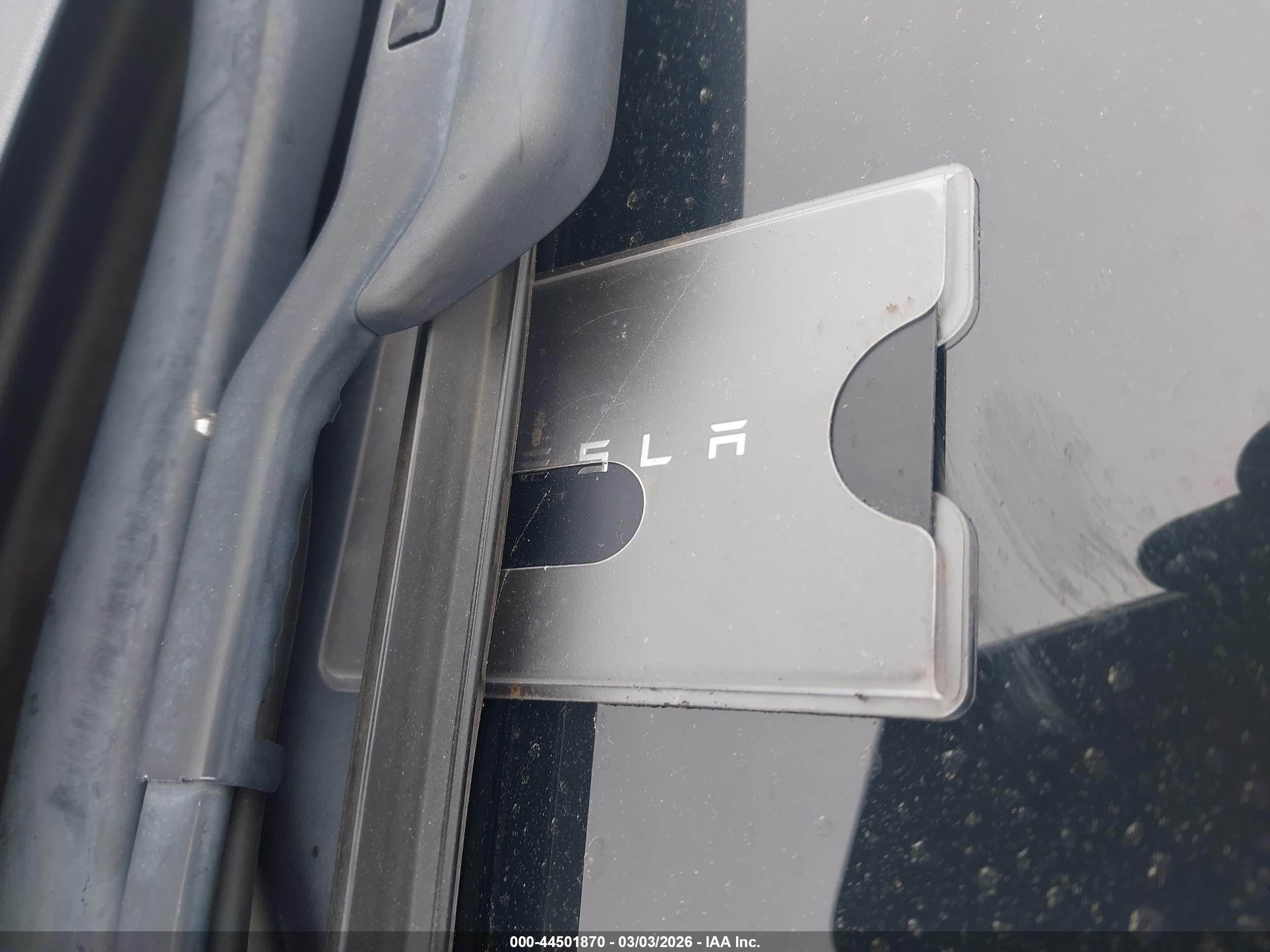 TESLA MODEL image 11