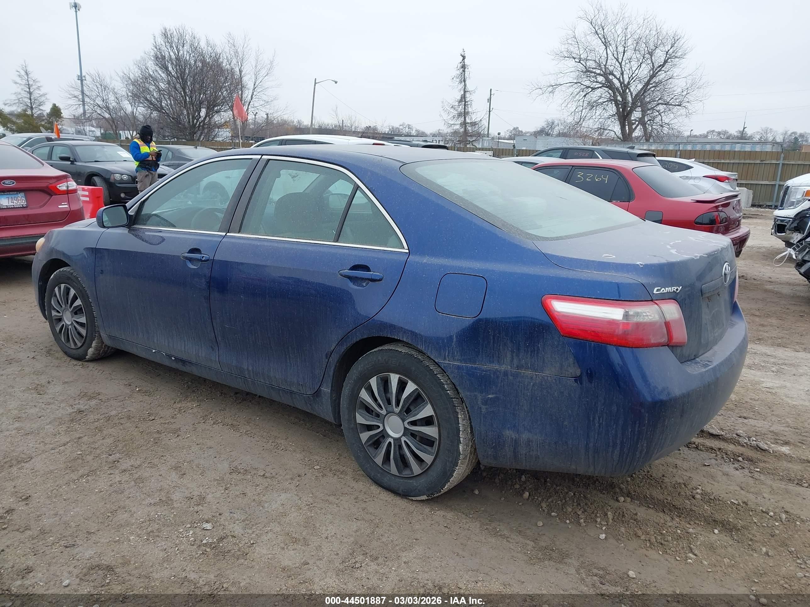 TOYOTA CAMRY image 3