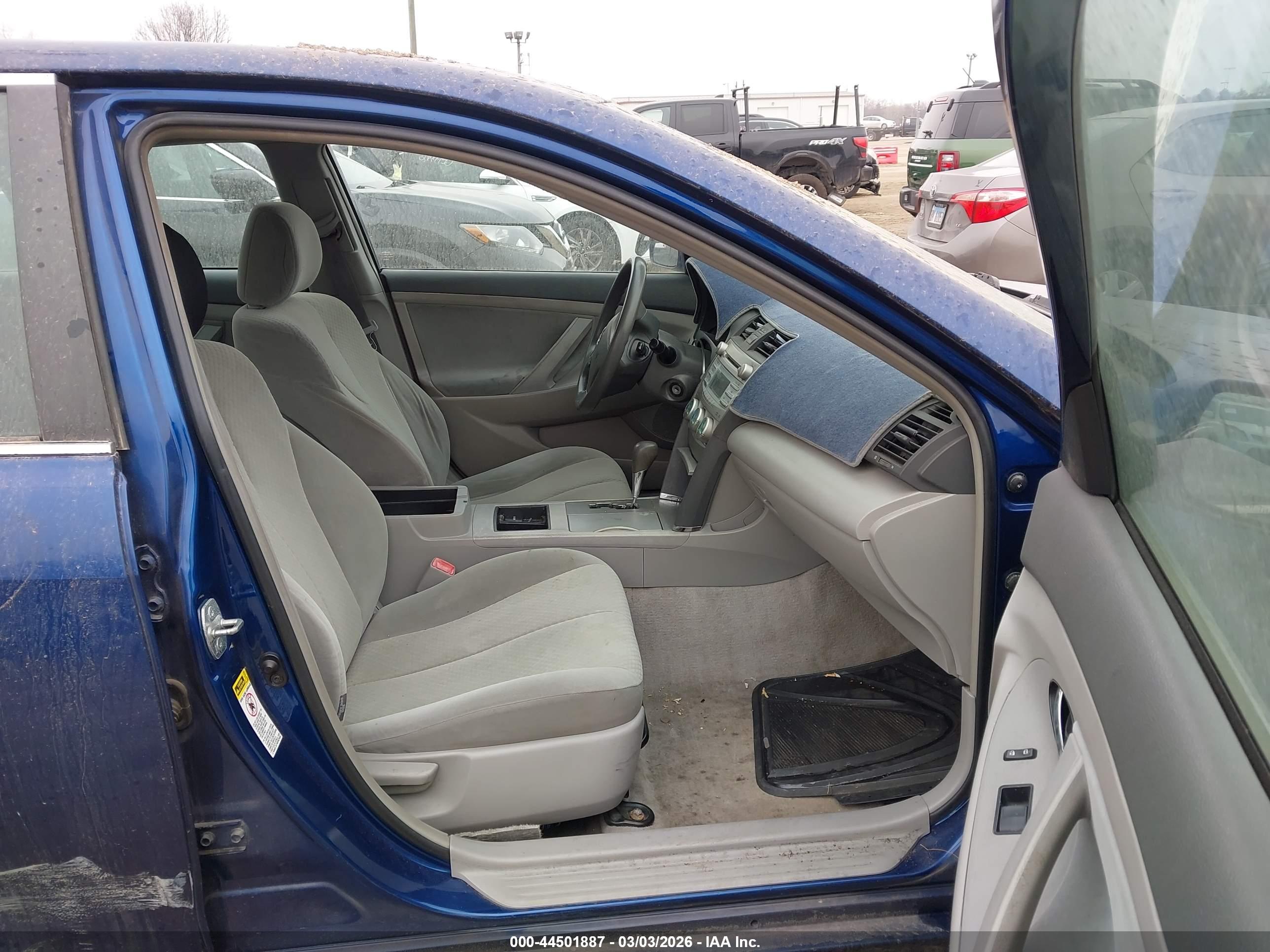 TOYOTA CAMRY image 5