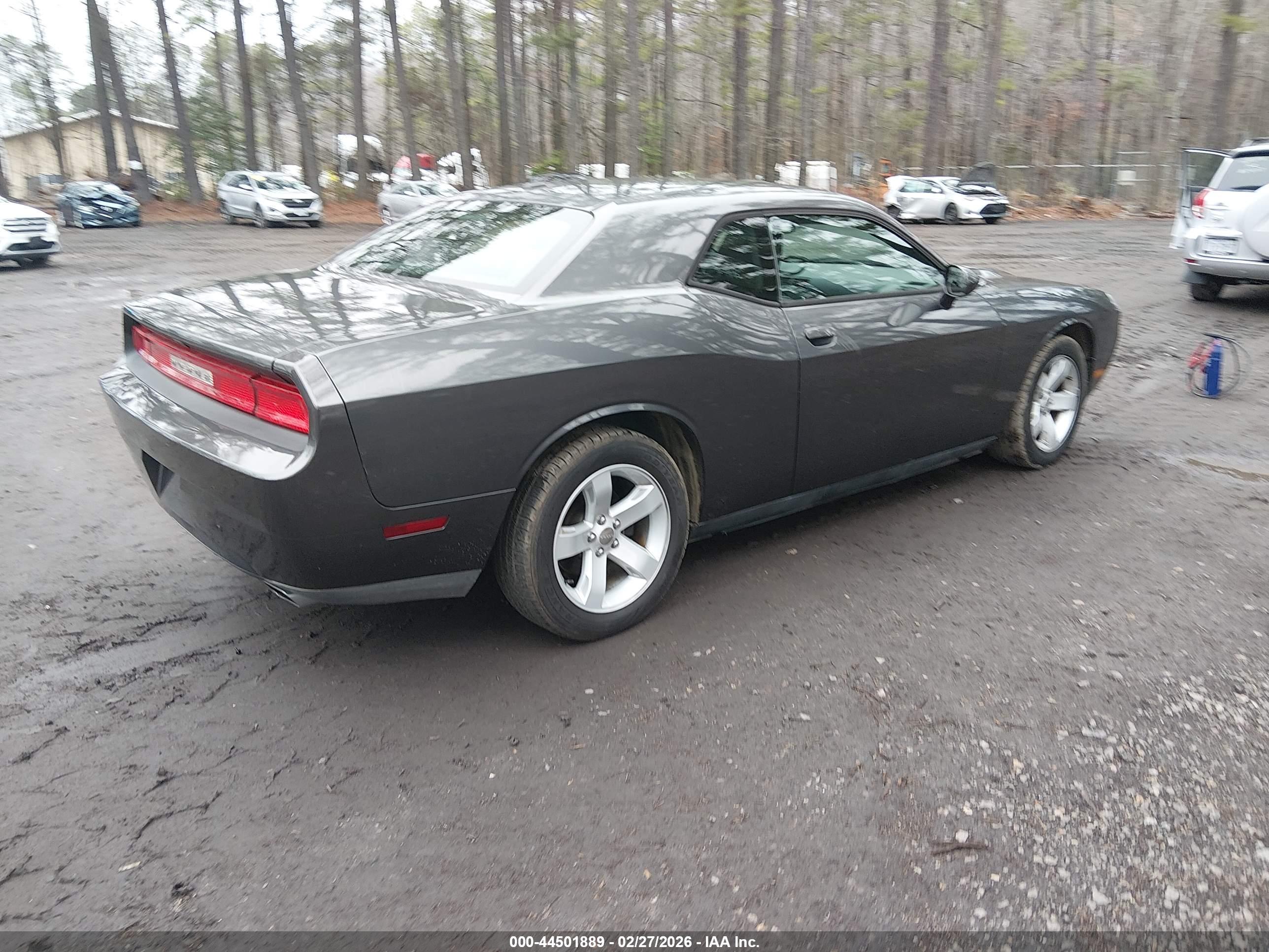 DODGE CHALLENGER image 4