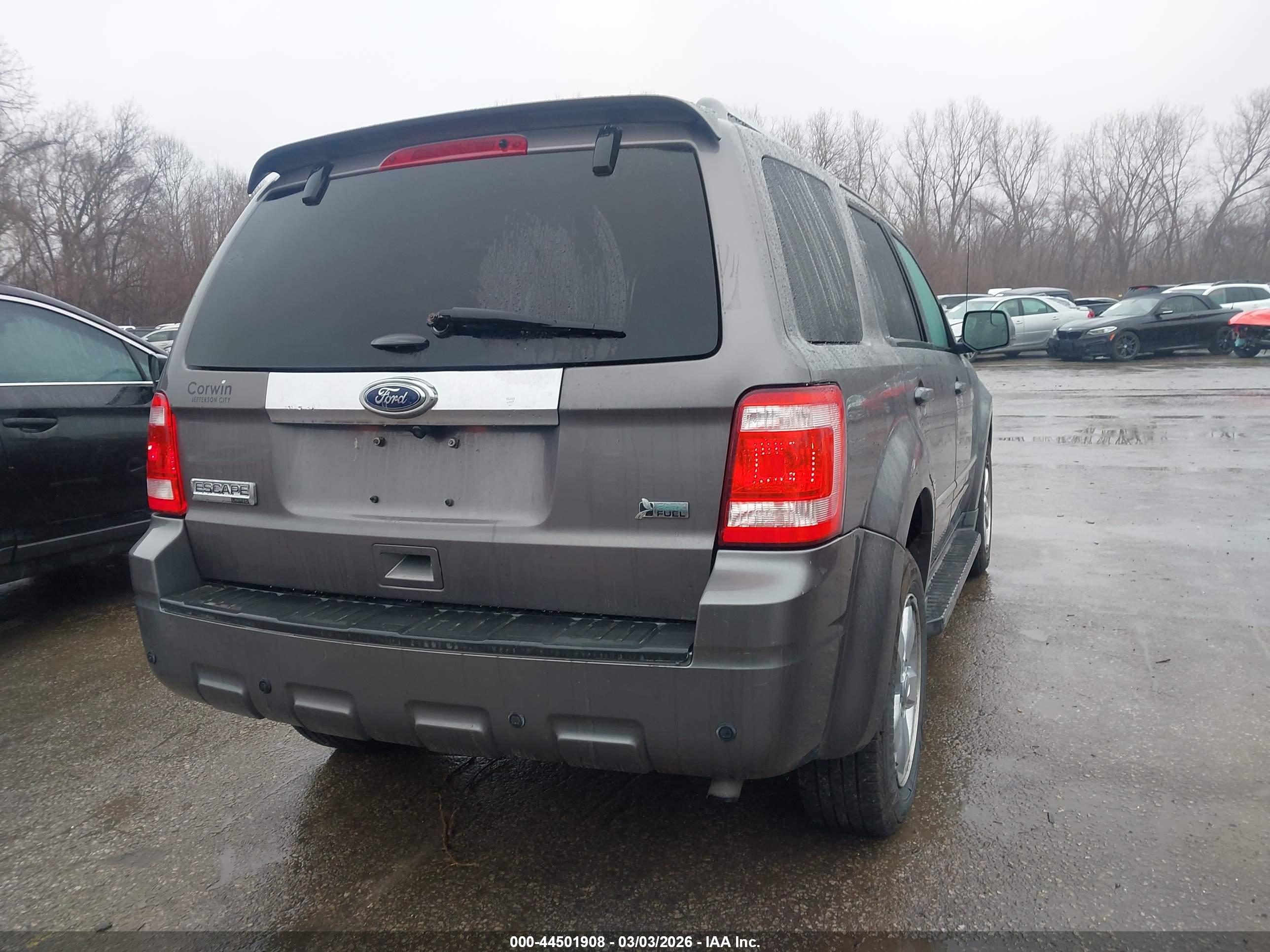 FORD ESCAPE image 4