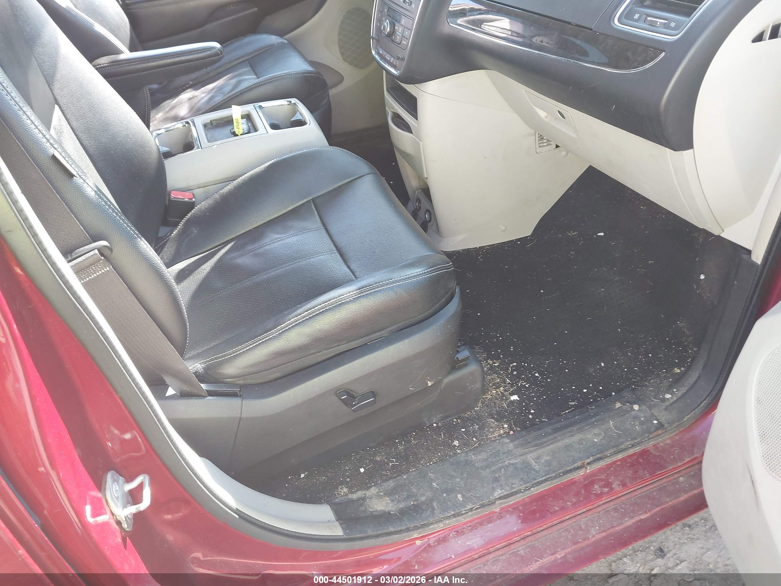 CHRYSLER TOWN image 5