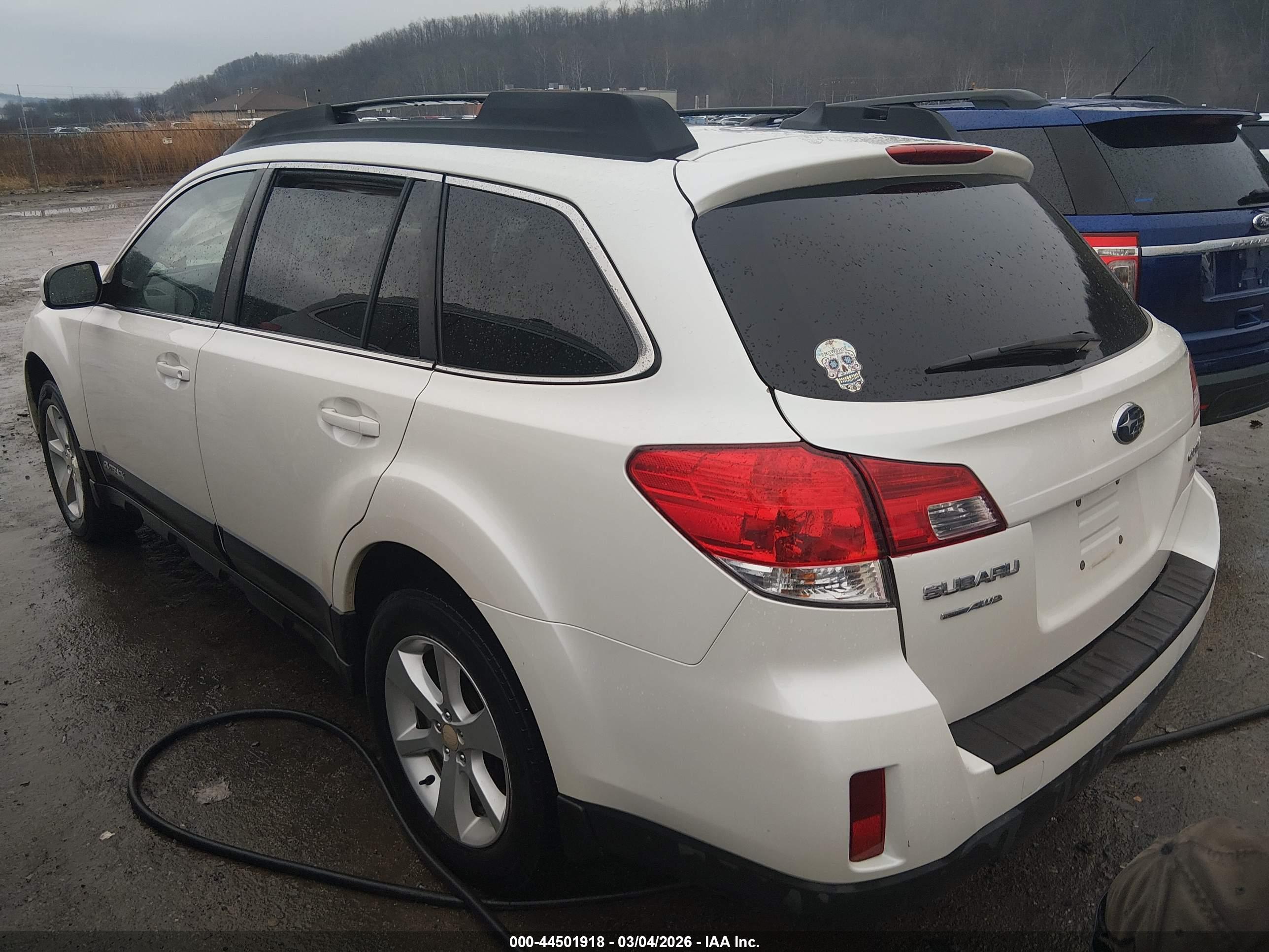 SUBARU OUTBACK image 3