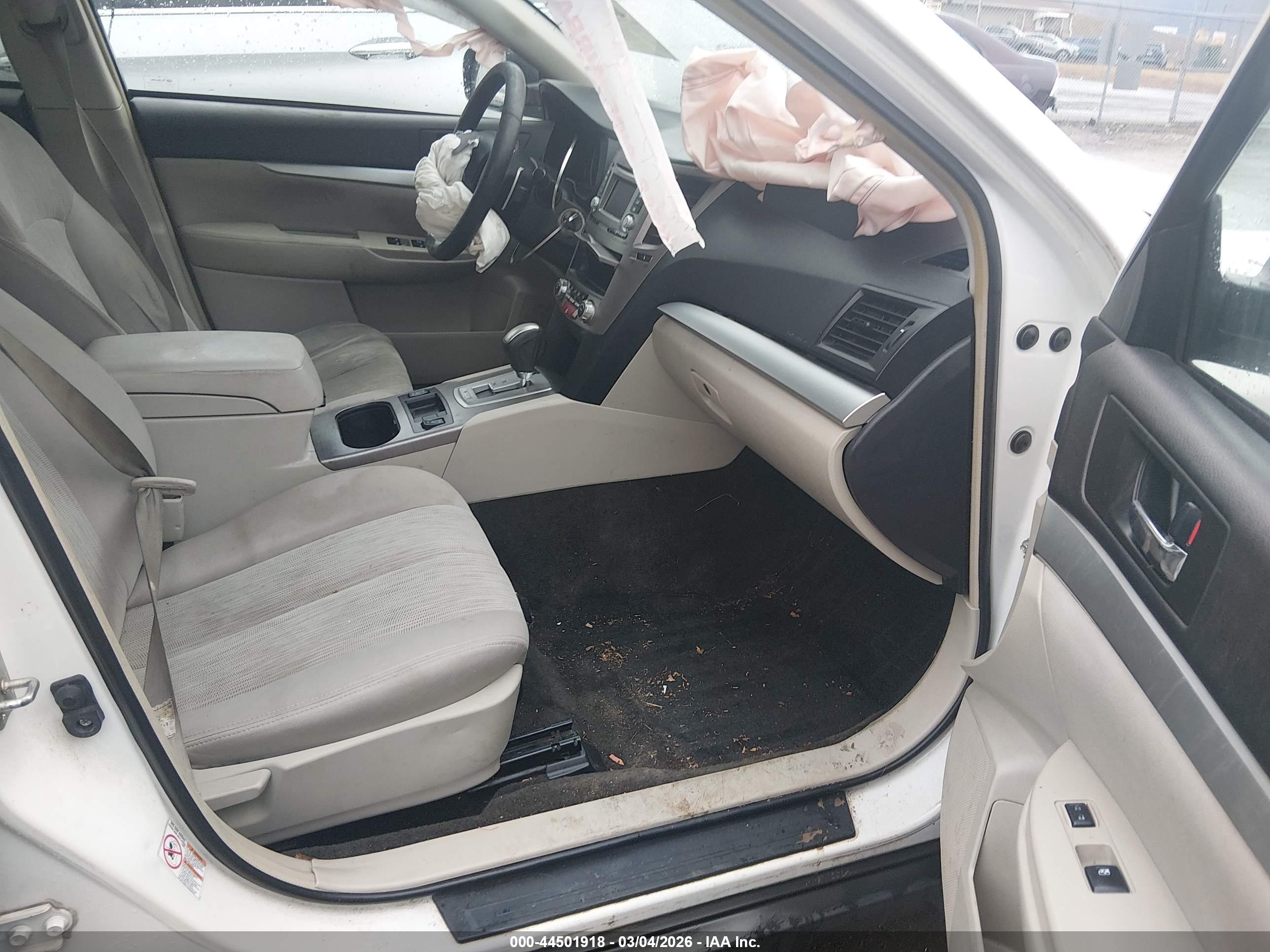 SUBARU OUTBACK image 5