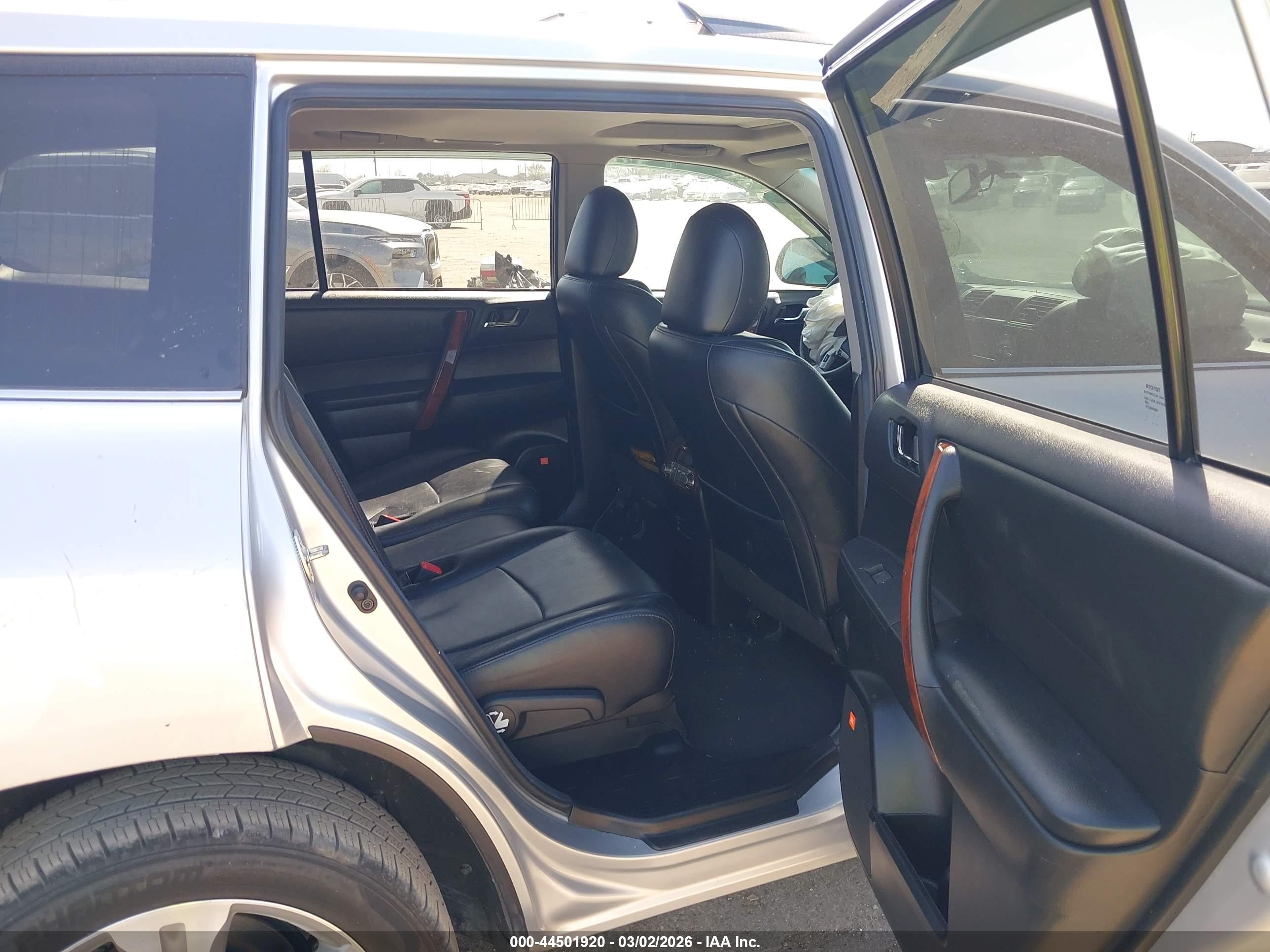 TOYOTA HIGHLANDER image 8