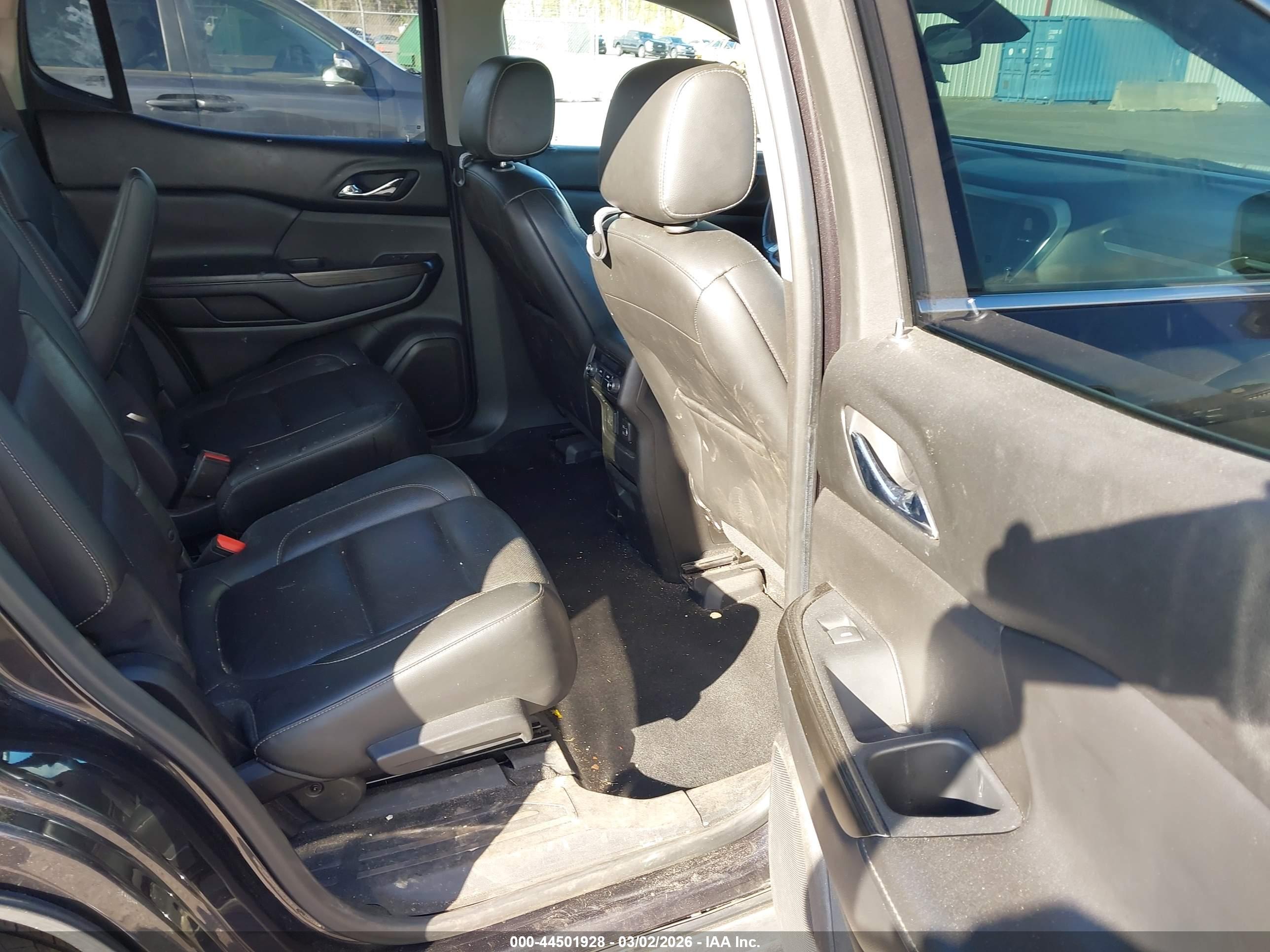 GMC ACADIA image 8