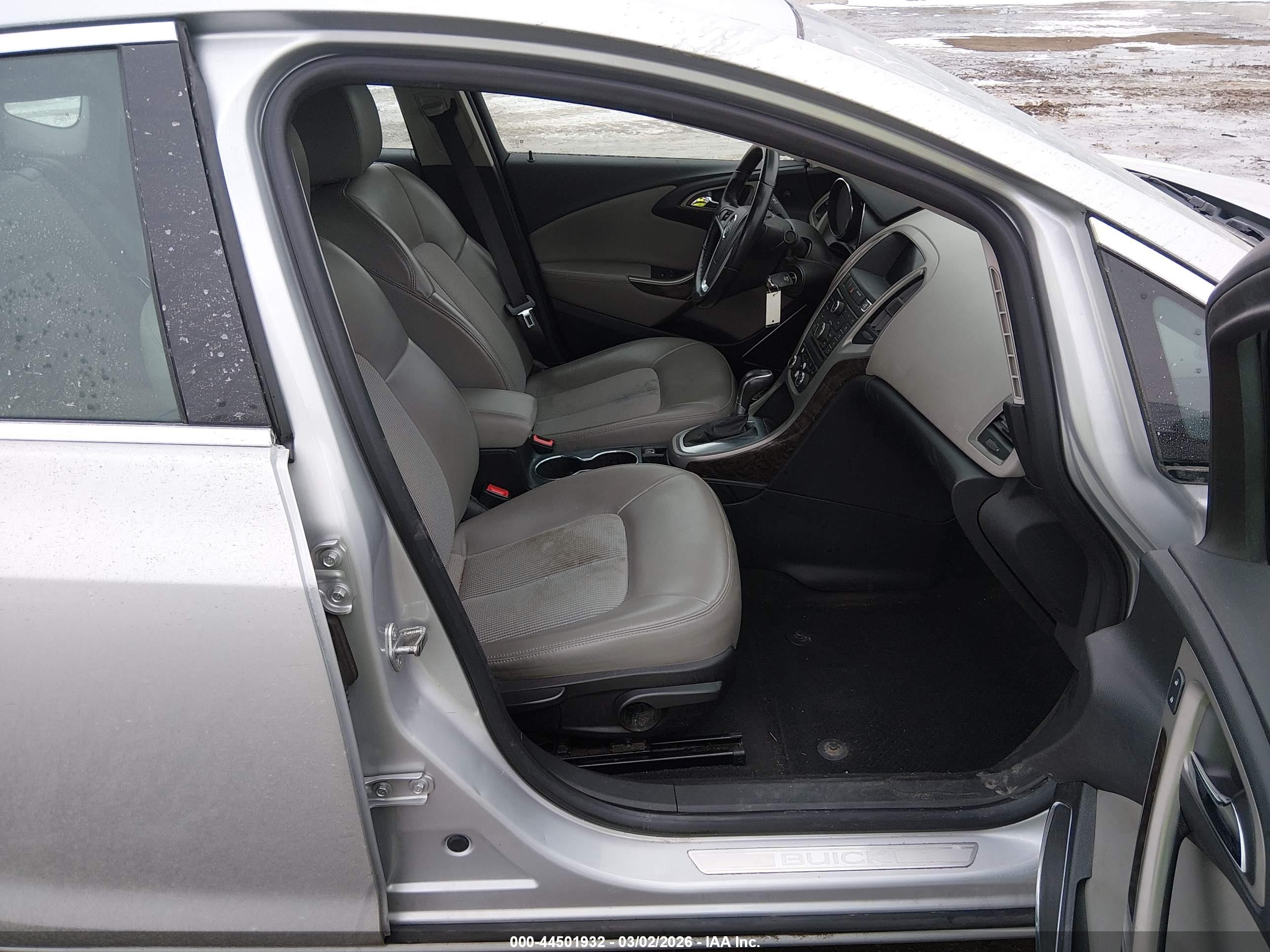 BUICK VERANO image 5