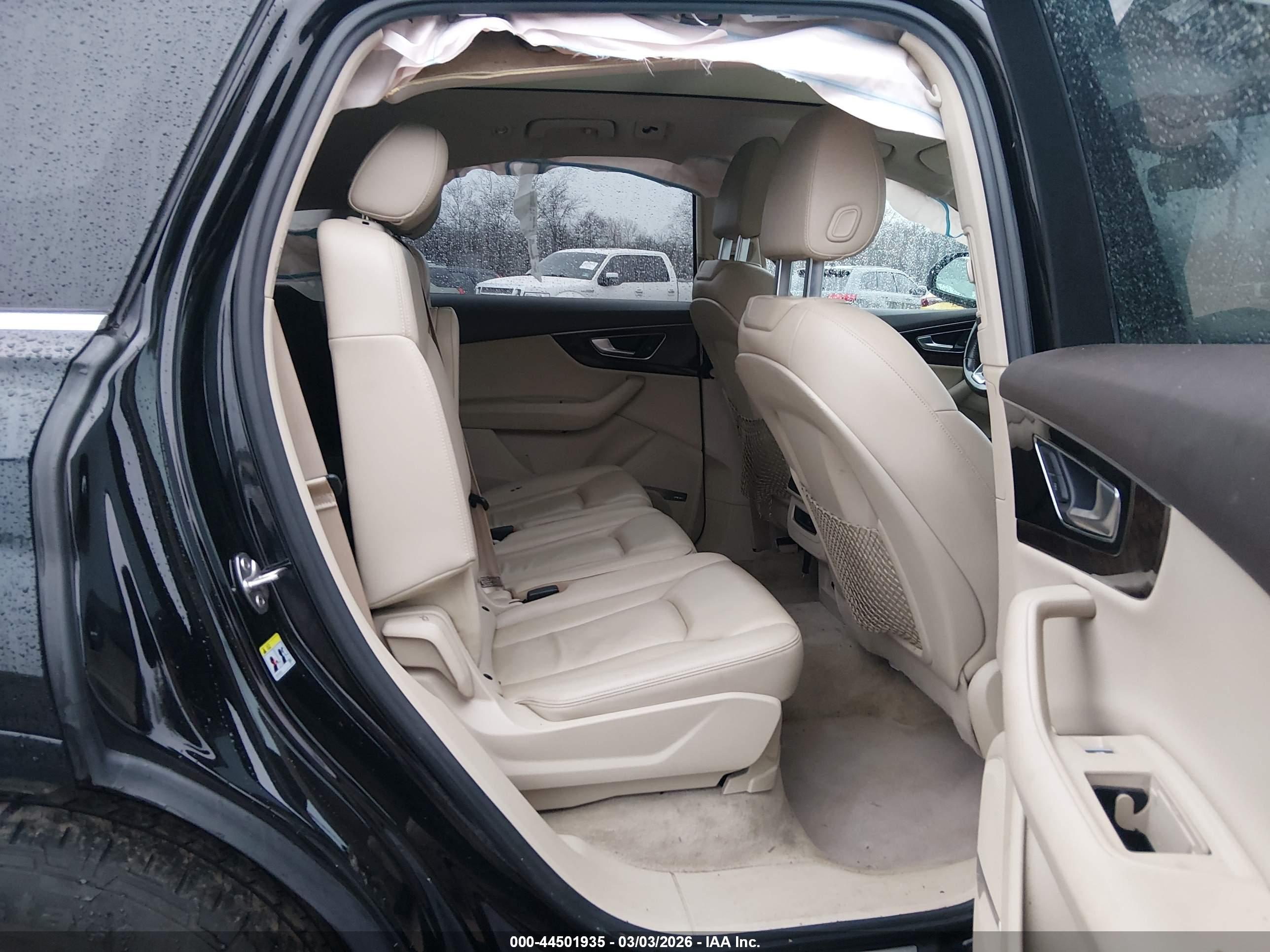 AUDI Q7 image 8