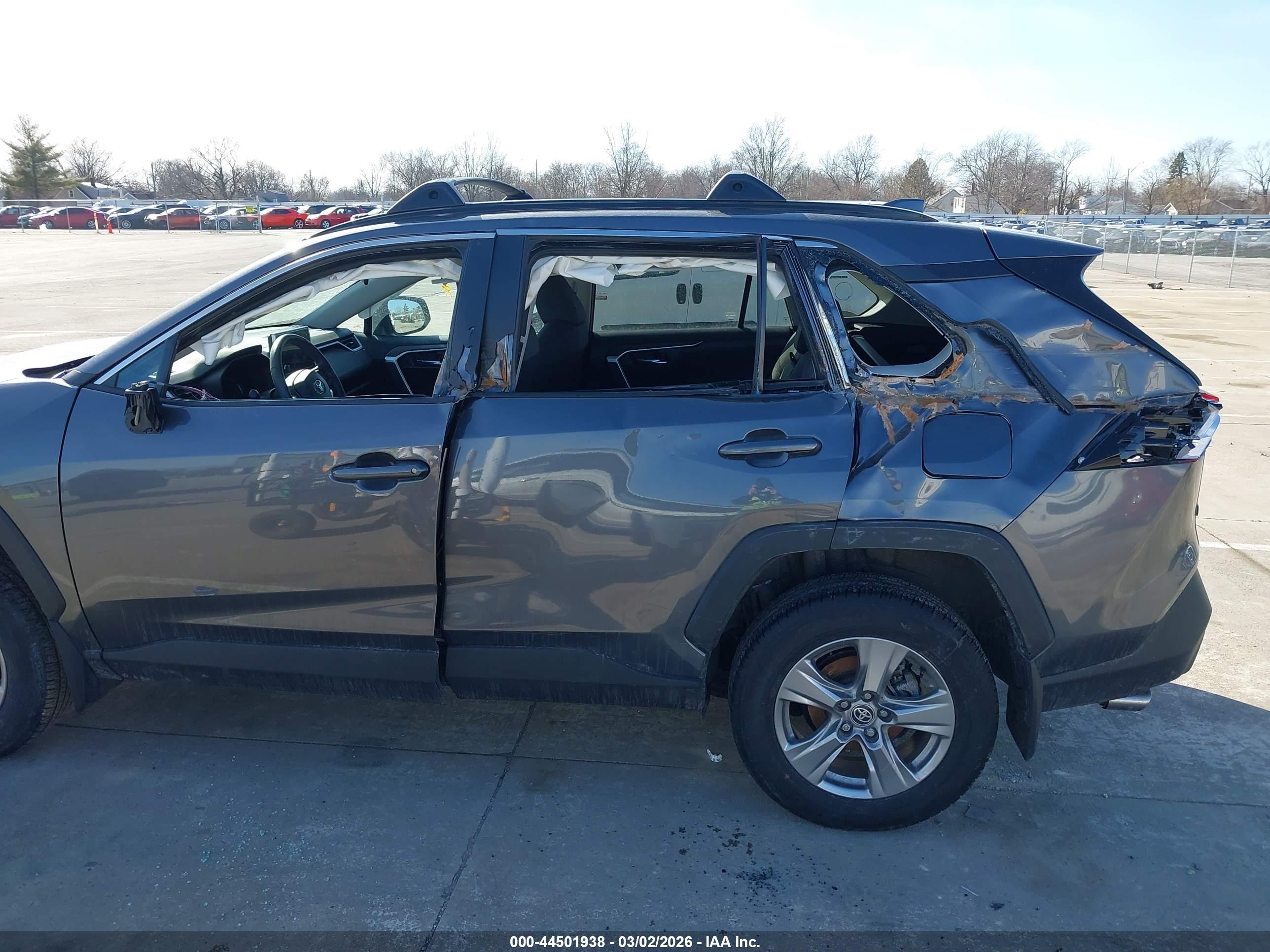 TOYOTA RAV4 image 6