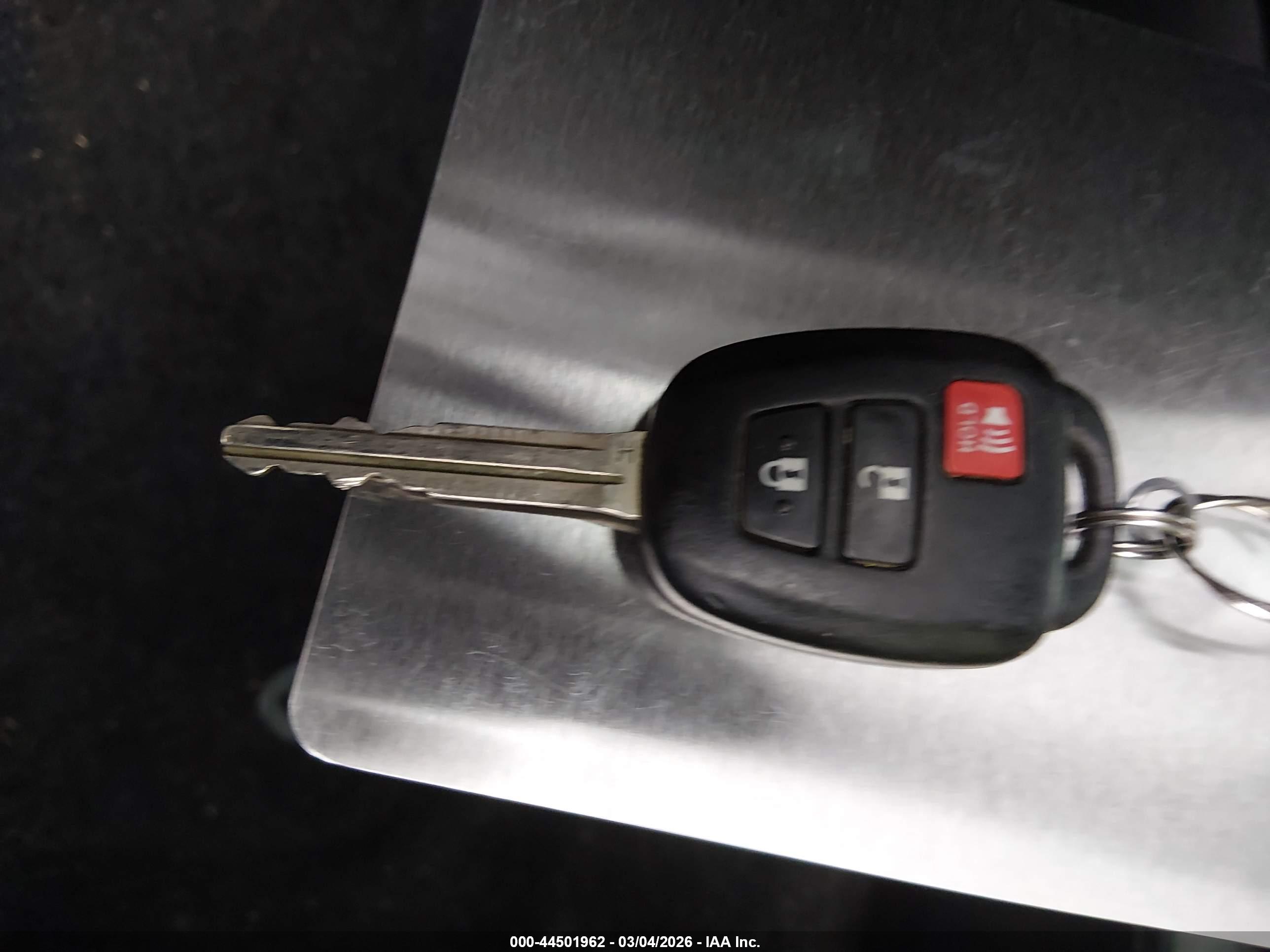 TOYOTA RAV4 image 11