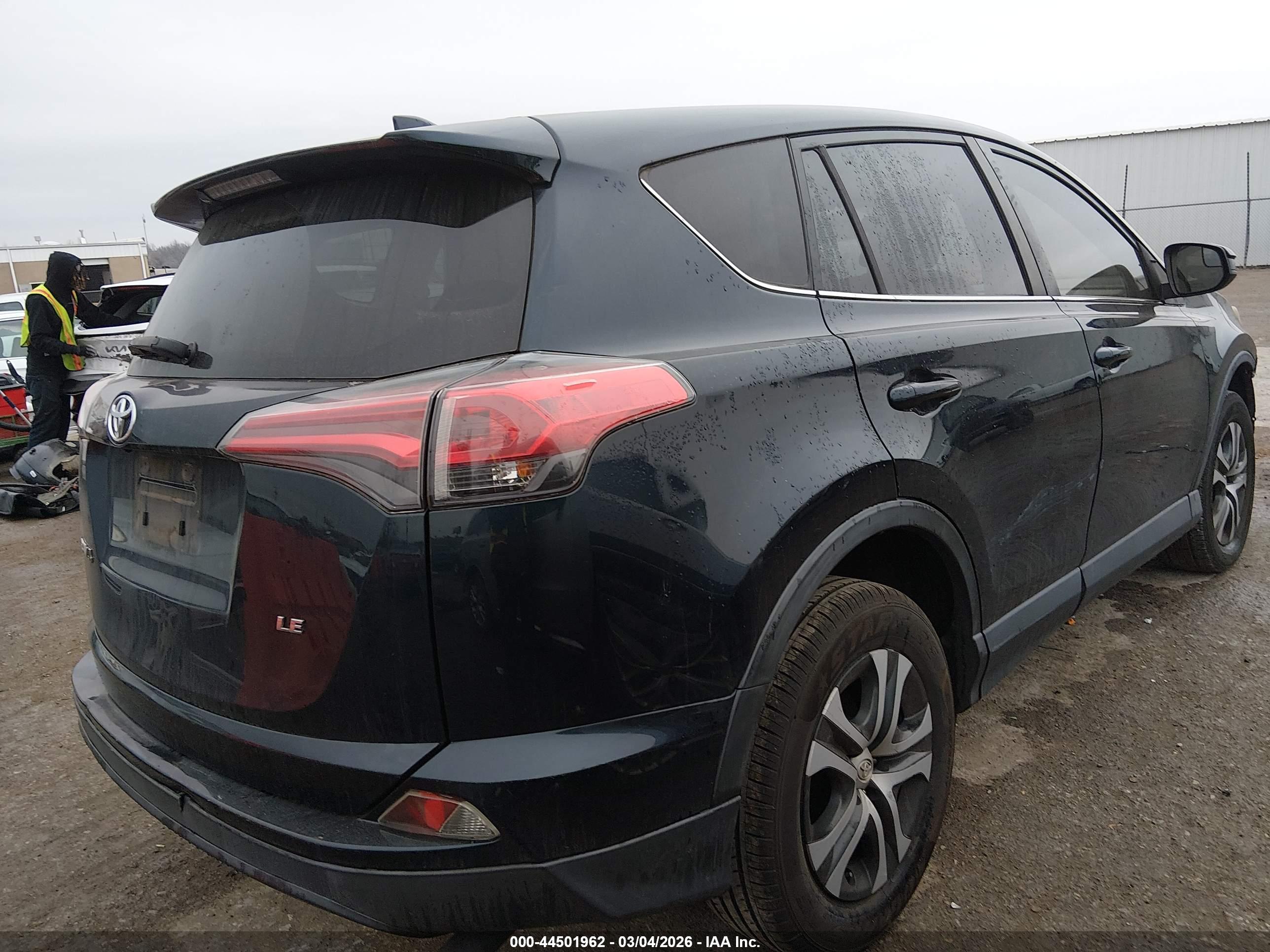 TOYOTA RAV4 image 4