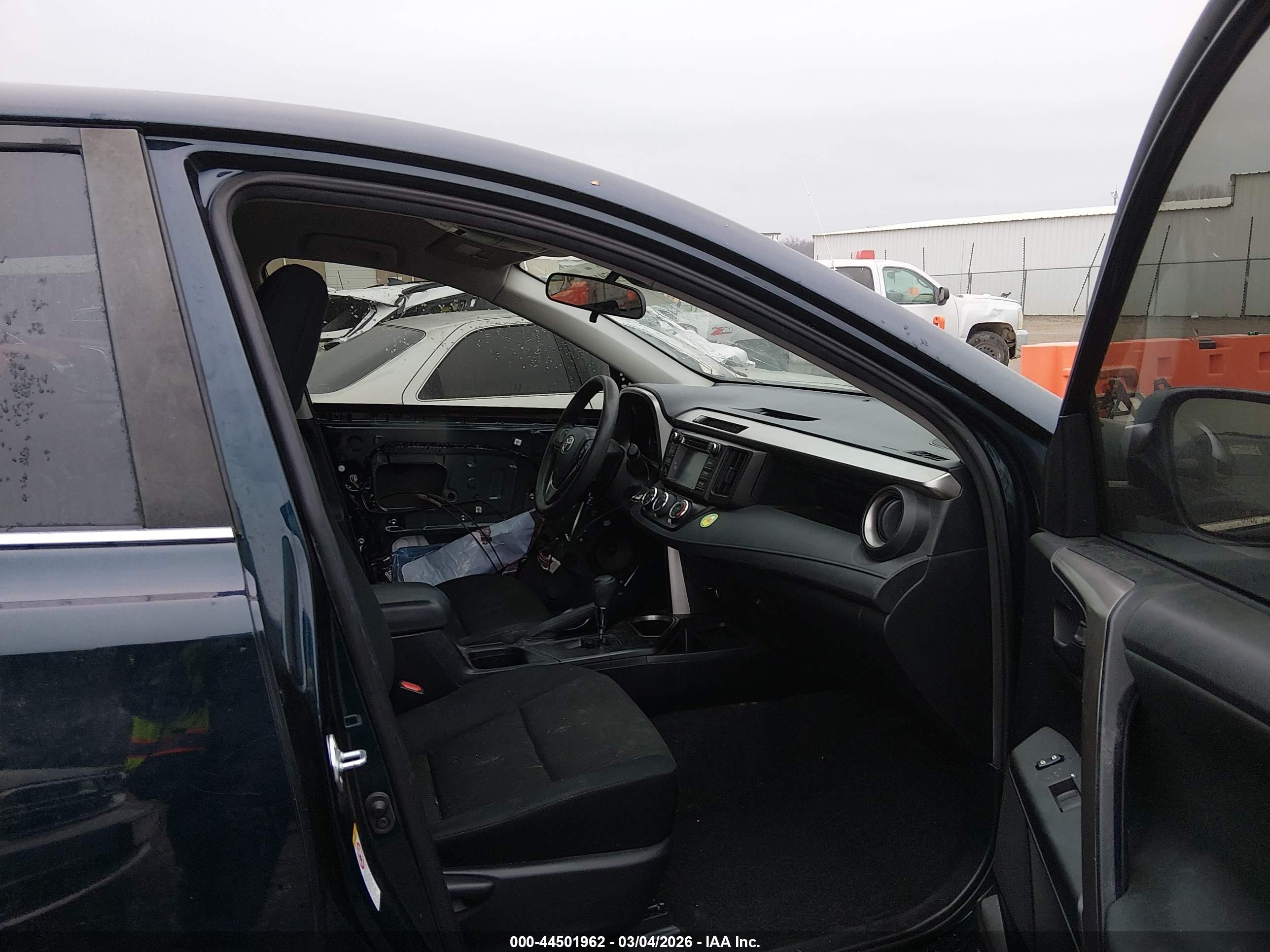 TOYOTA RAV4 image 5