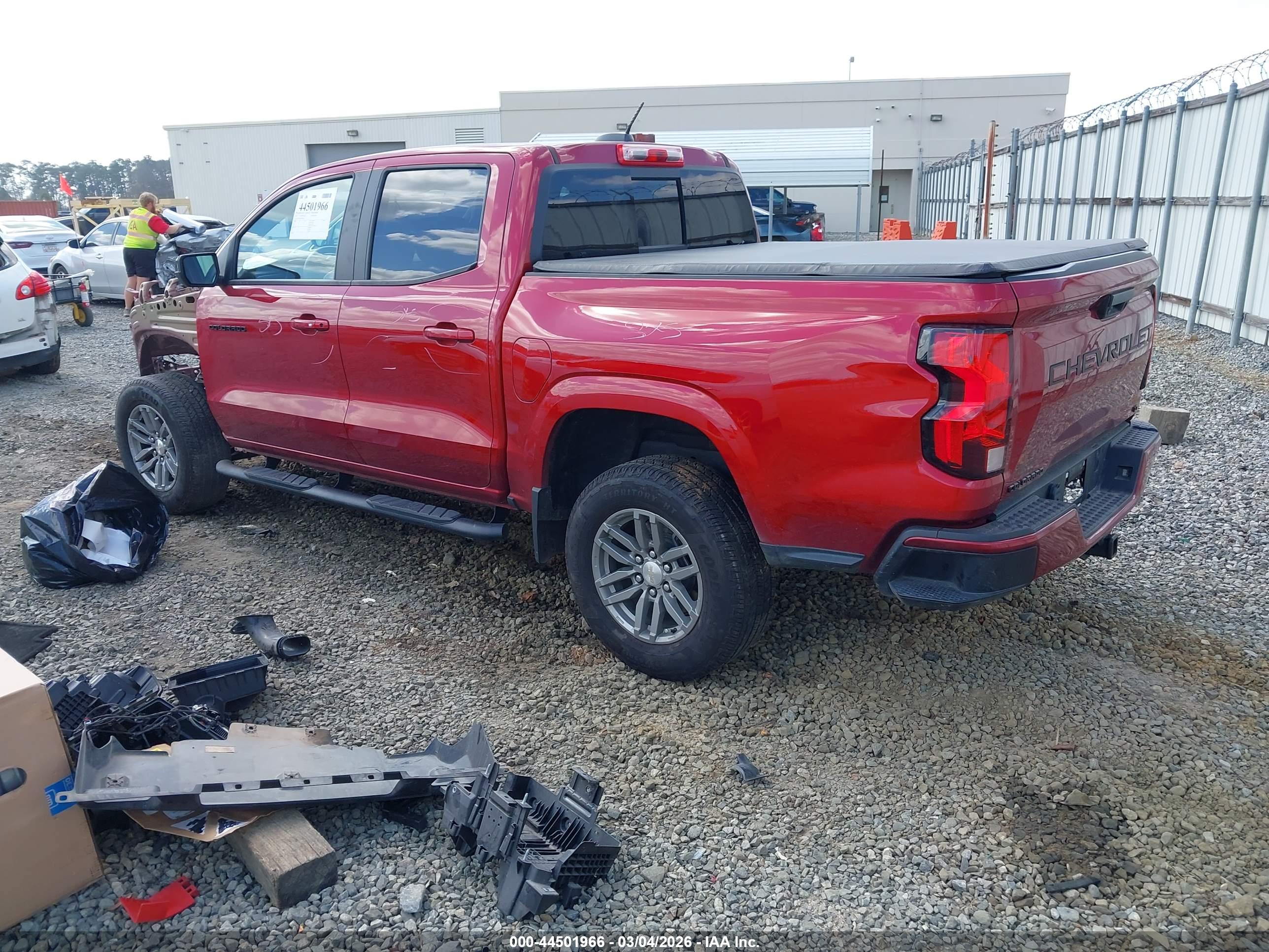 CHEVROLET COLORADO image 3