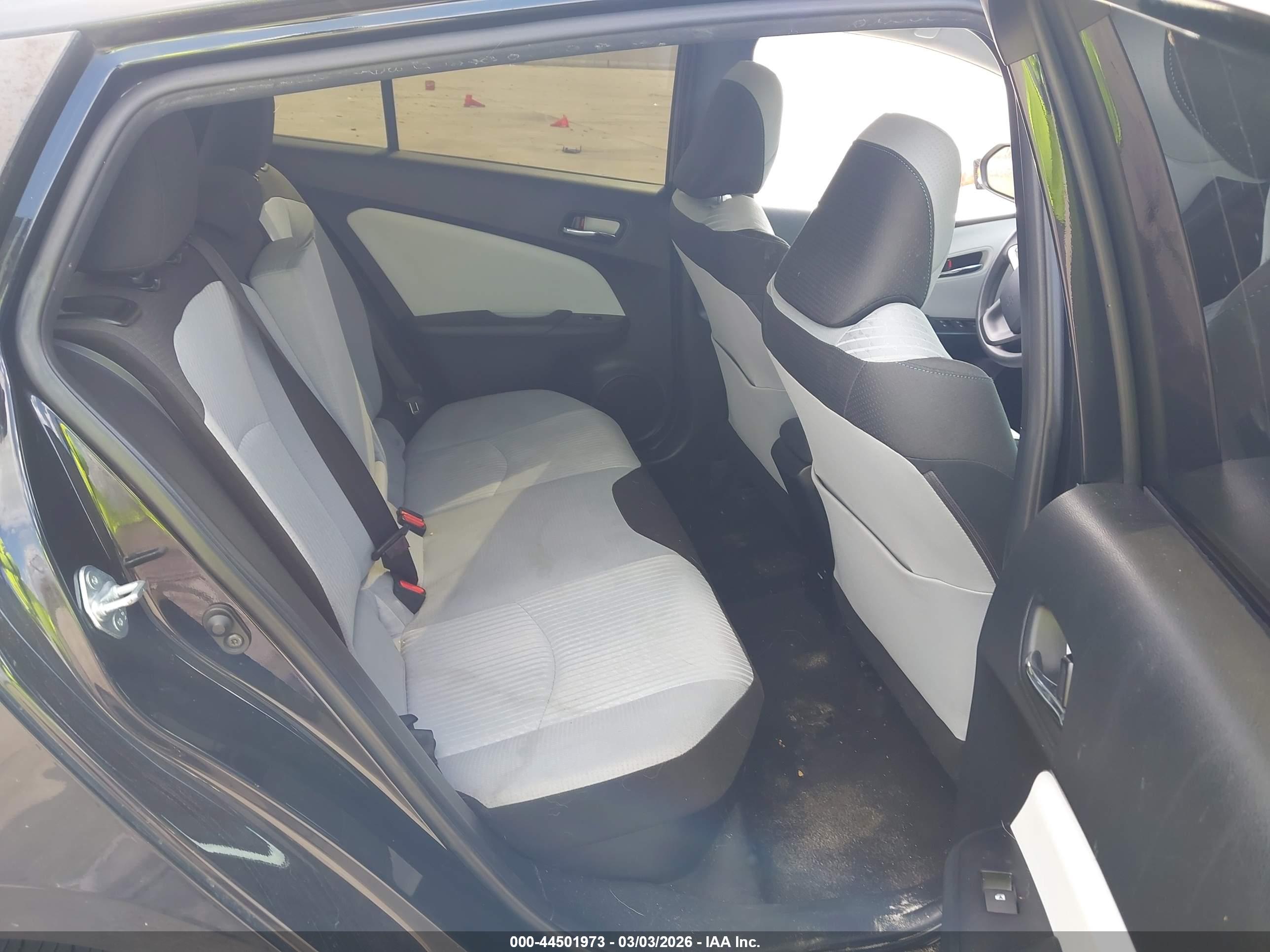 TOYOTA PRIUS image 8