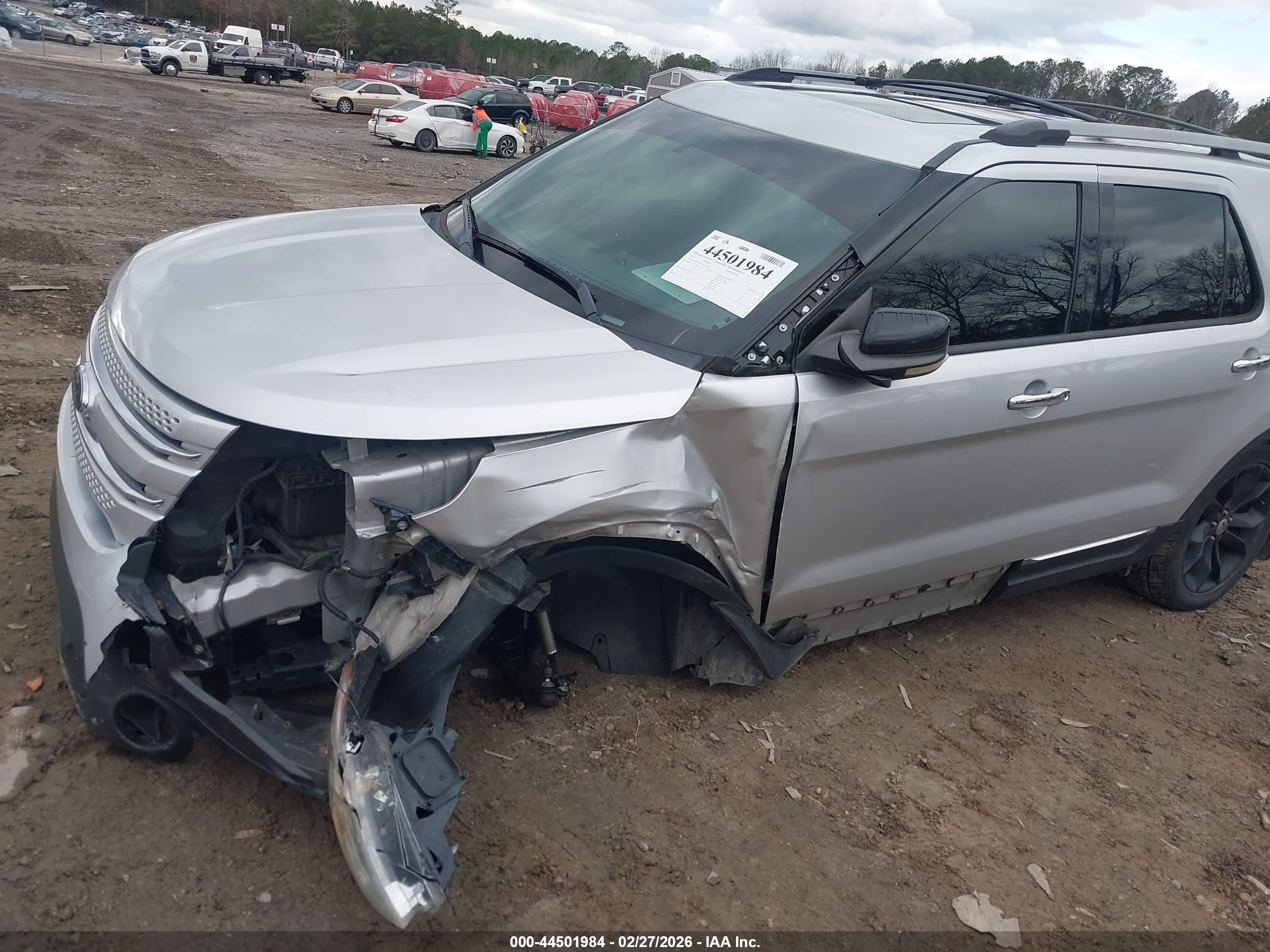 FORD EXPLORER image 6