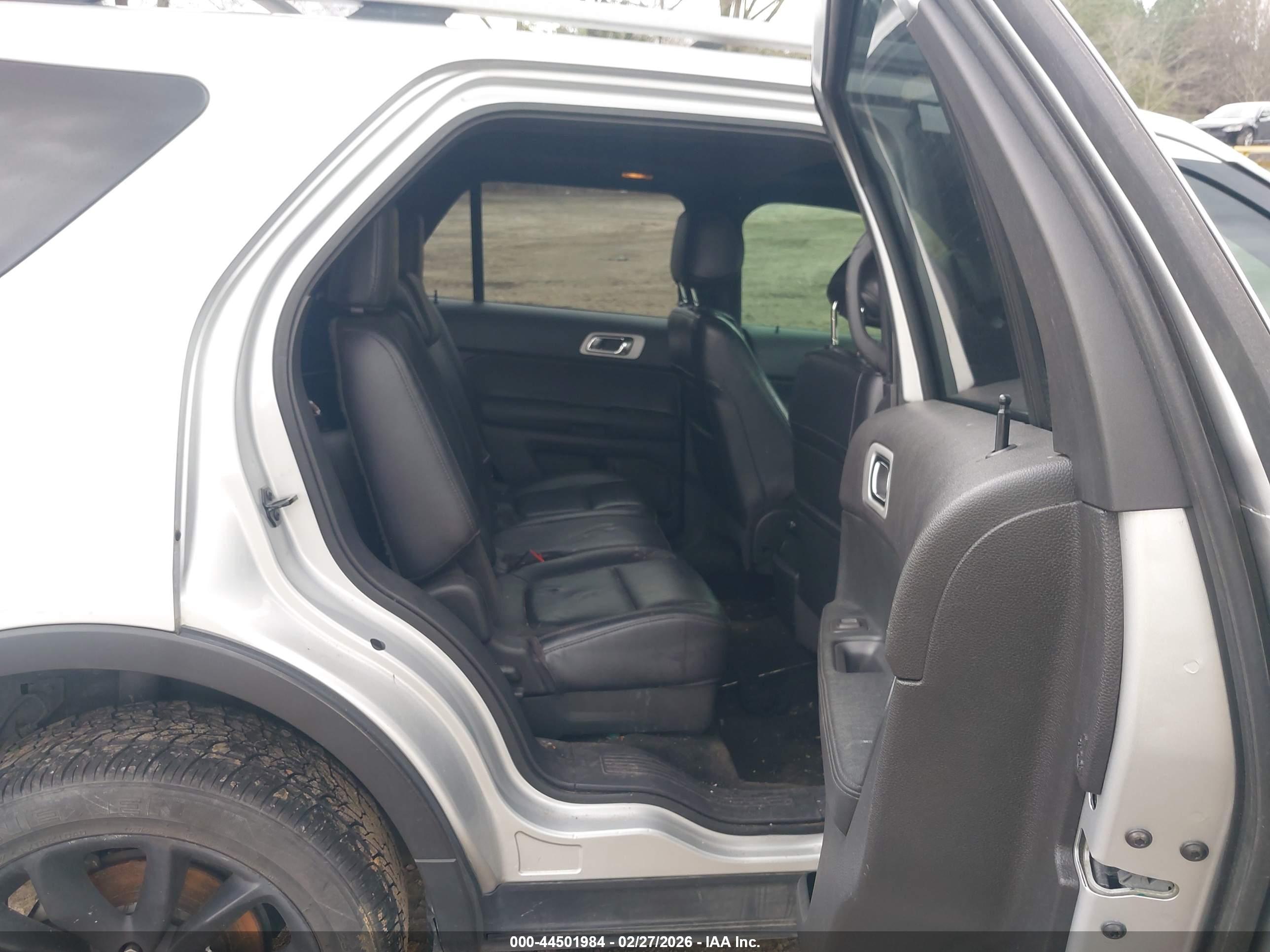 FORD EXPLORER image 8