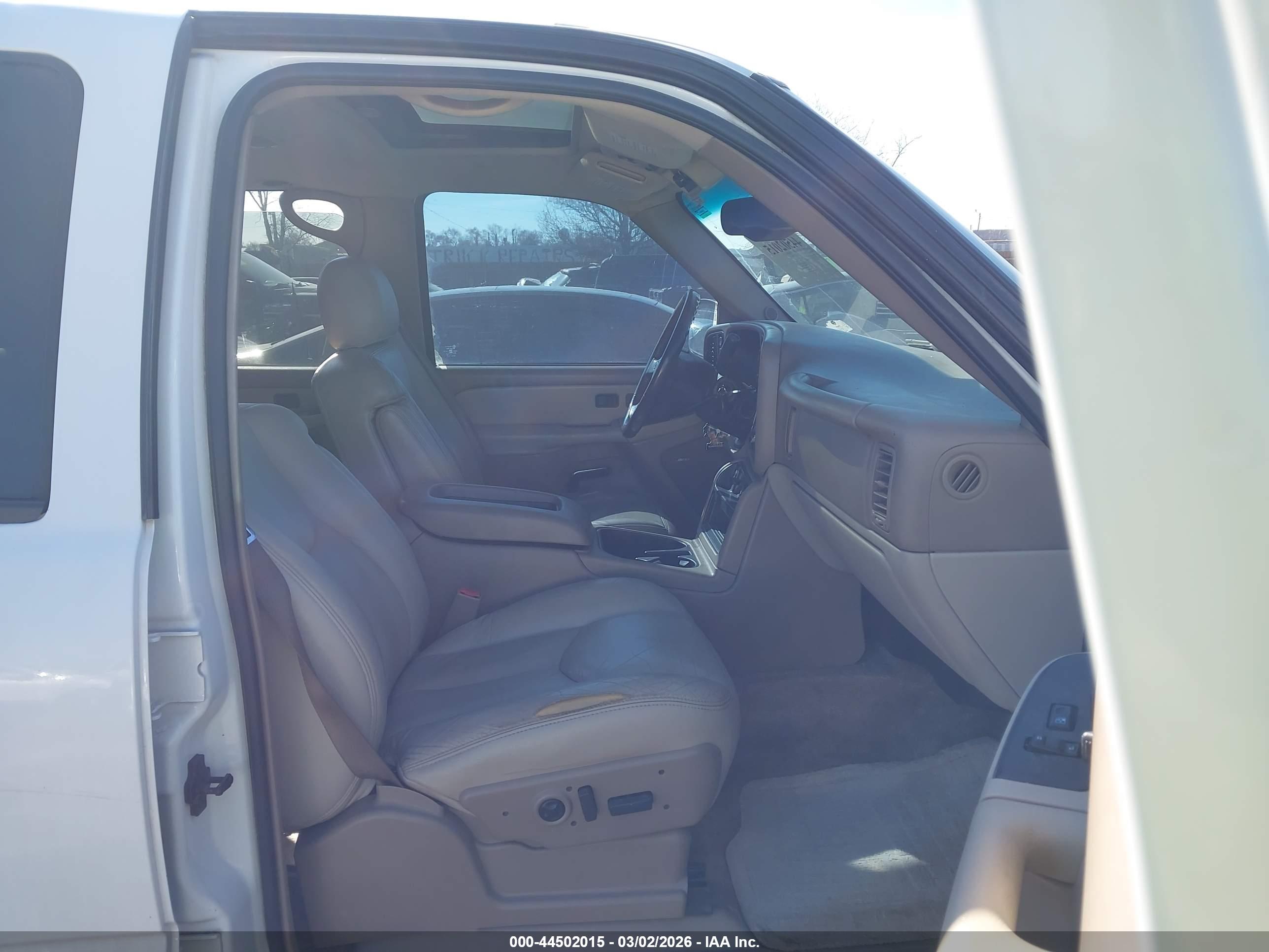 CHEVROLET TAHOE image 5