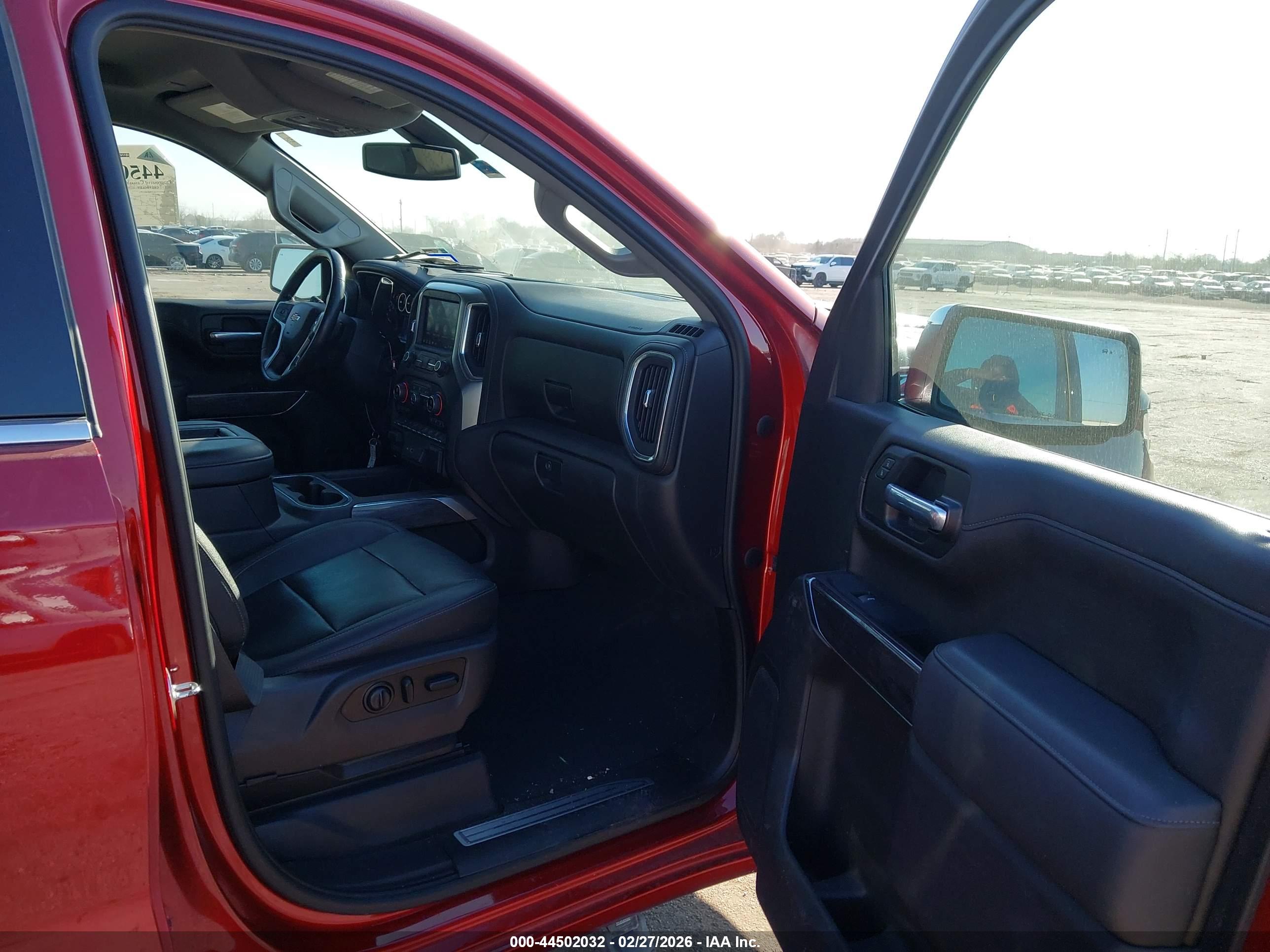 CHEVROLET SILVERADO image 5