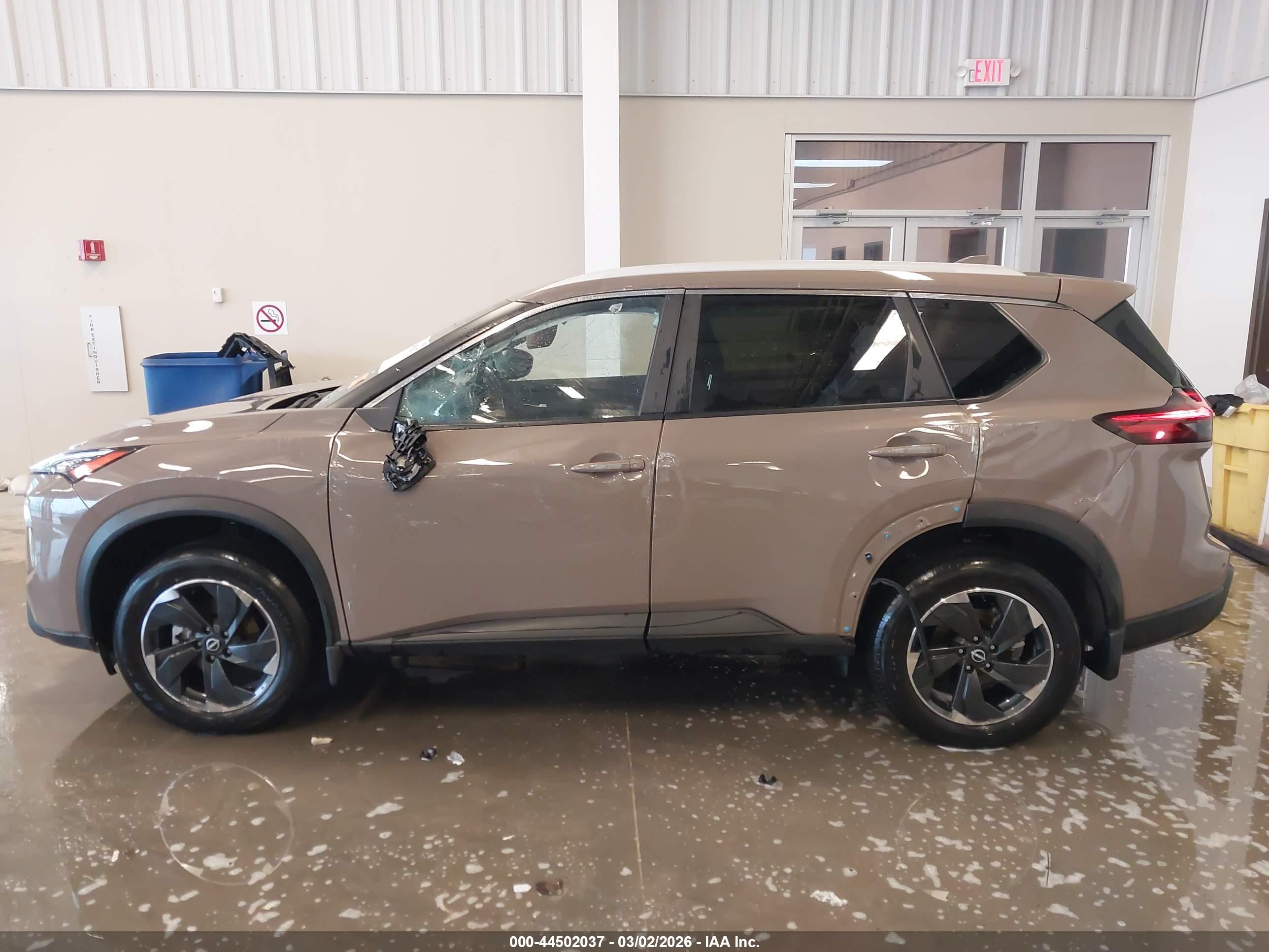 NISSAN ROGUE image 6