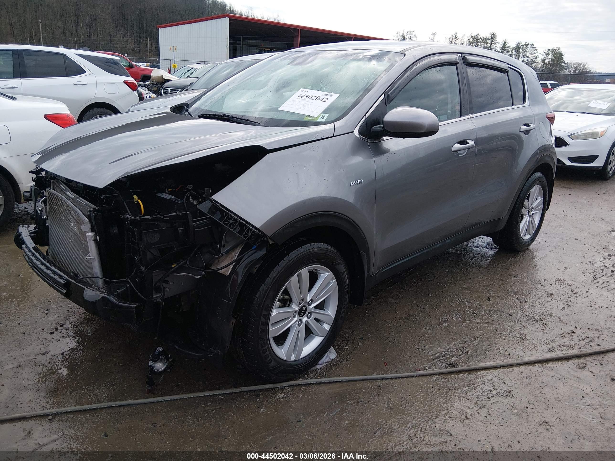 KIA SPORTAGE image 2