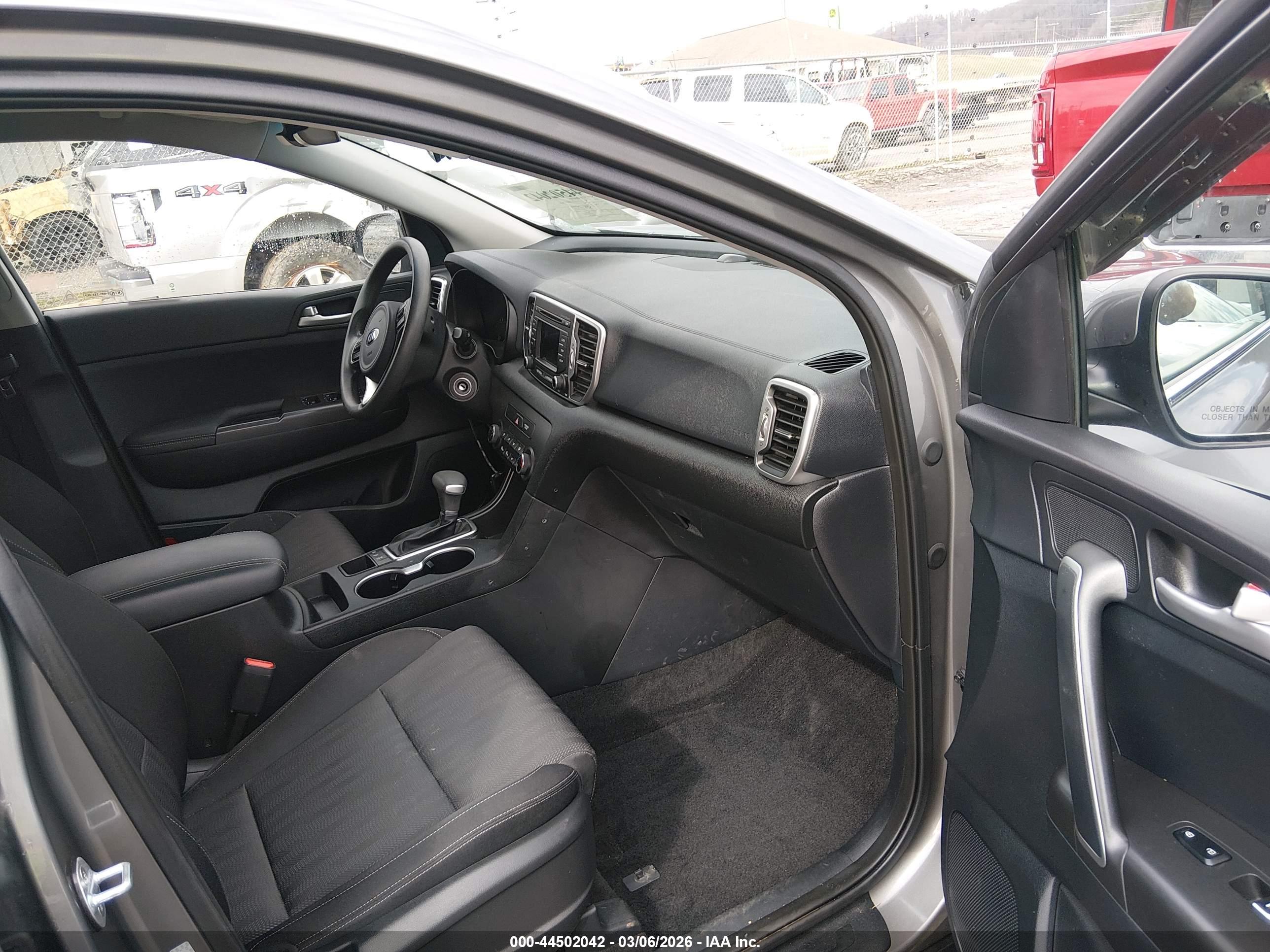 KIA SPORTAGE image 5