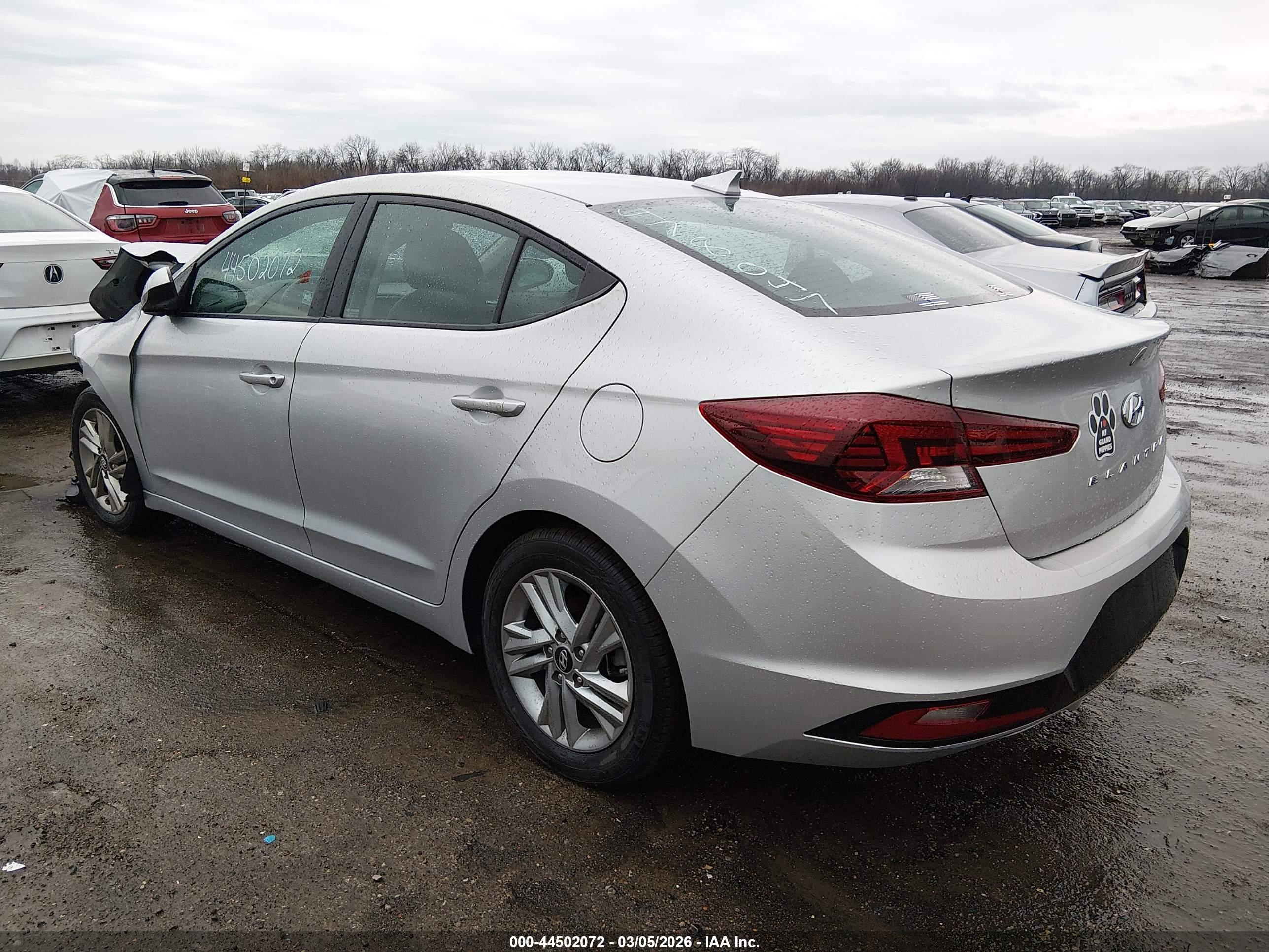 HYUNDAI ELANTRA image 3