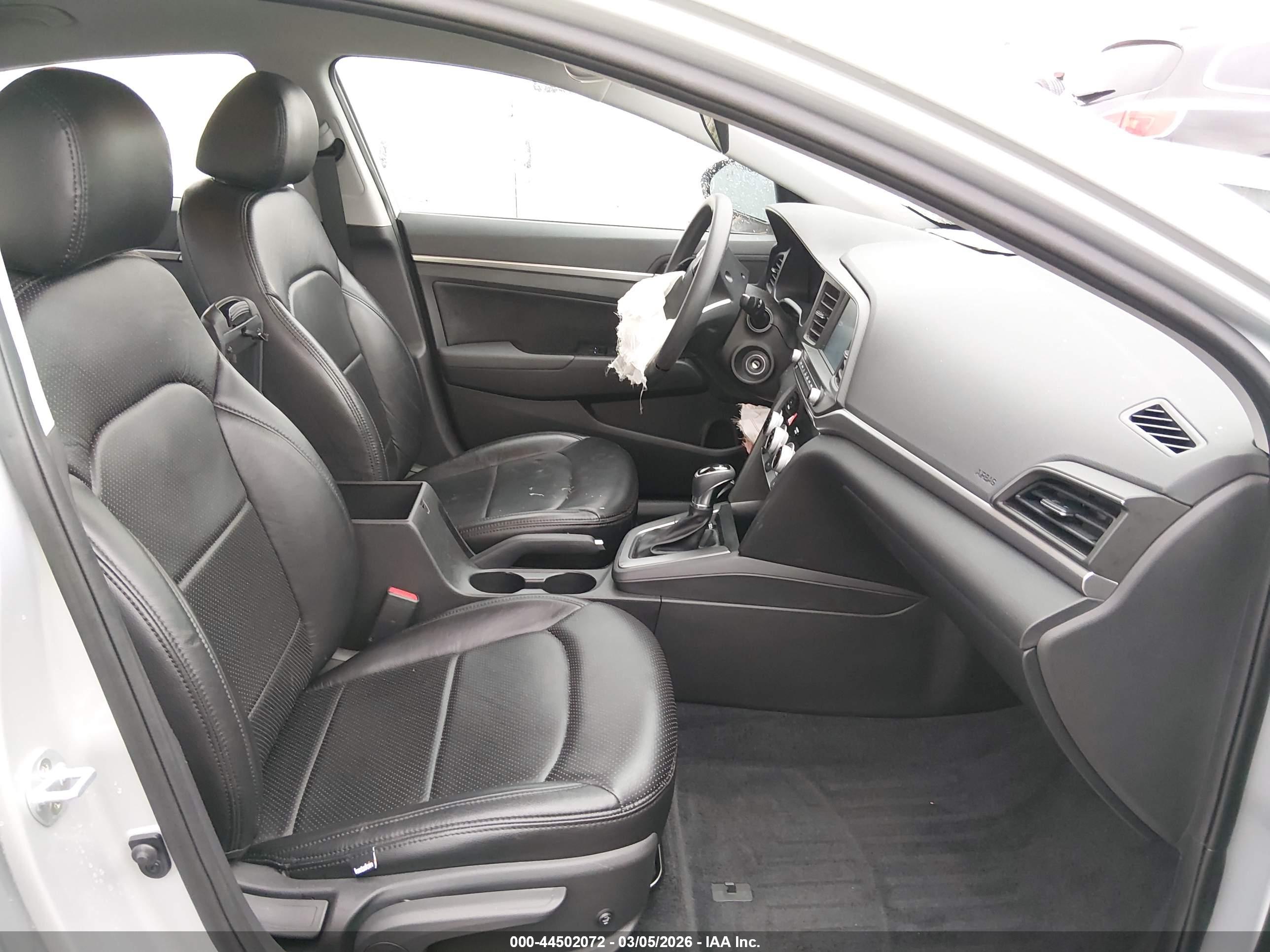 HYUNDAI ELANTRA image 5