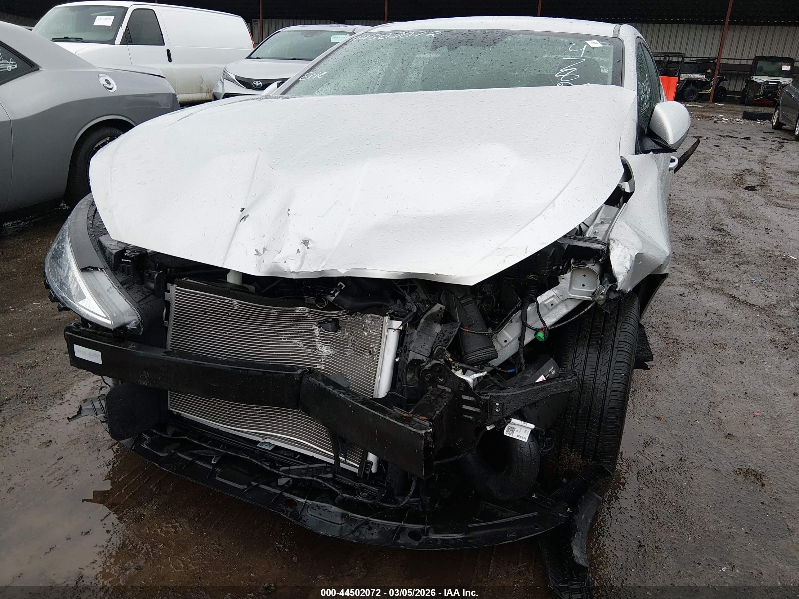 HYUNDAI ELANTRA image 6